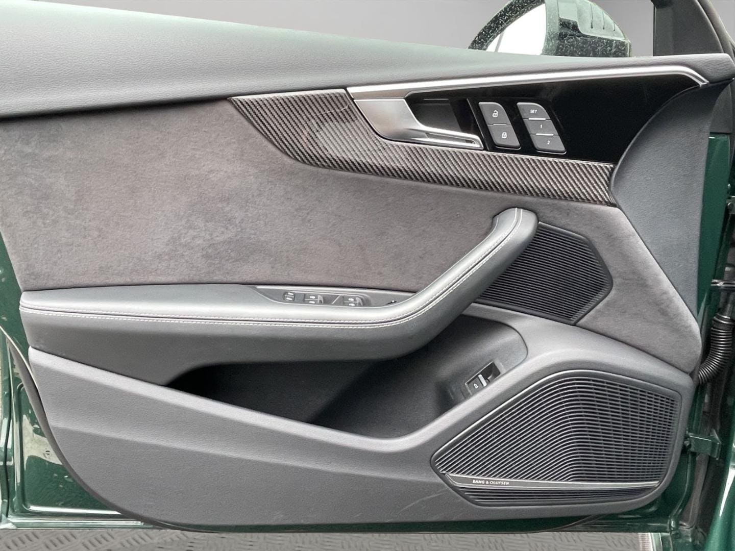 Bild über Audi RS 4 Avant TFSI quattro tiptronic - für weitere Informationen kontaktieren Sie den Audi Partner