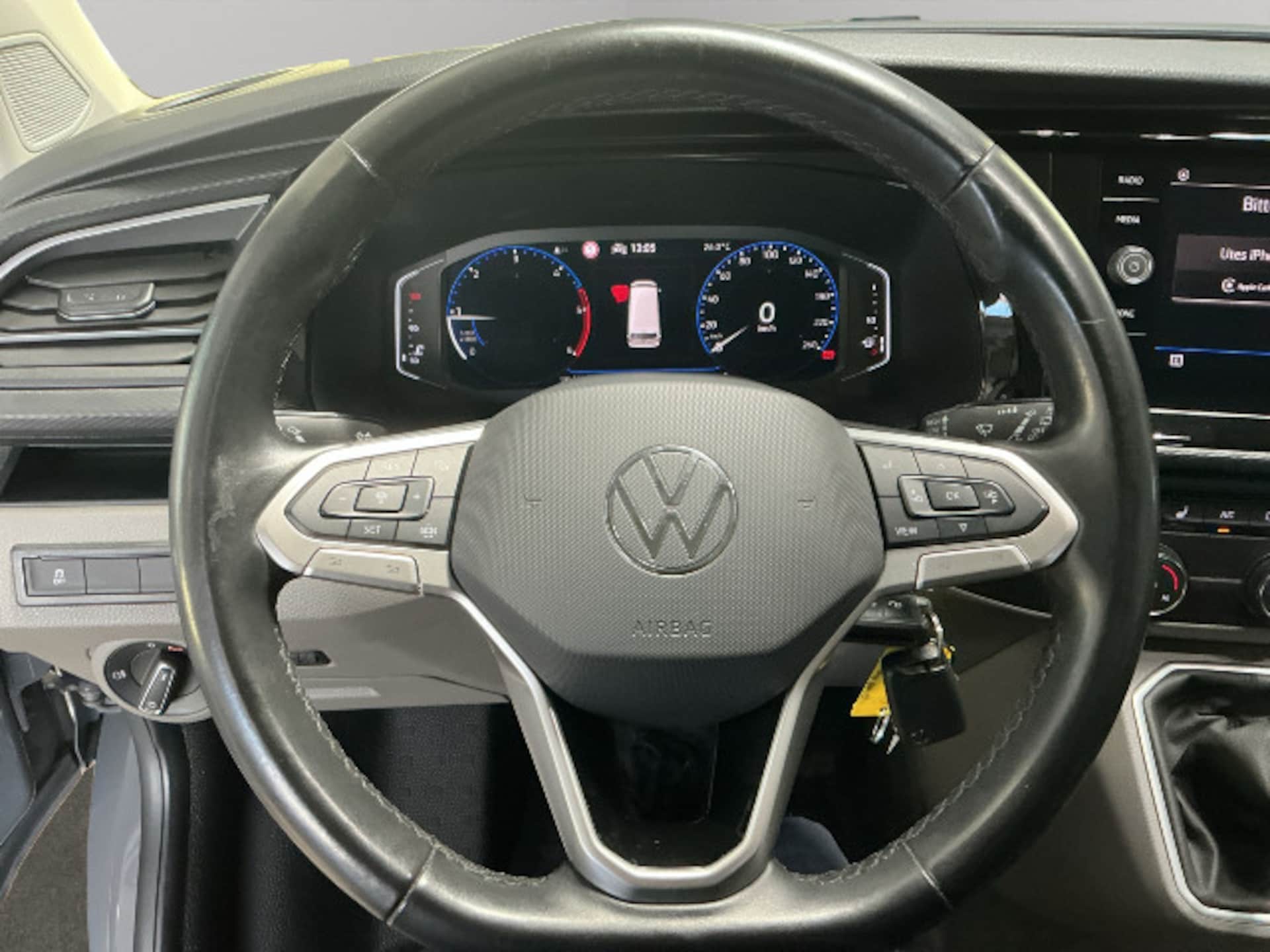 Volkswagen T6.1 Transporter Kombi langer Radstand