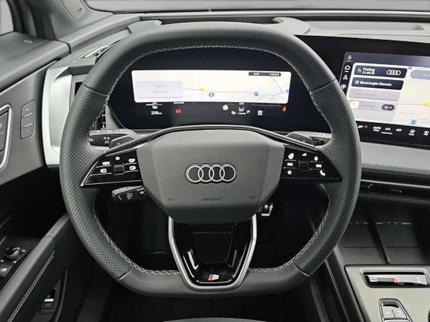 Bild über Audi Q4 SUV e-tron e-tron quattro 220 kW - für weitere Informationen kontaktieren Sie den Audi Partner