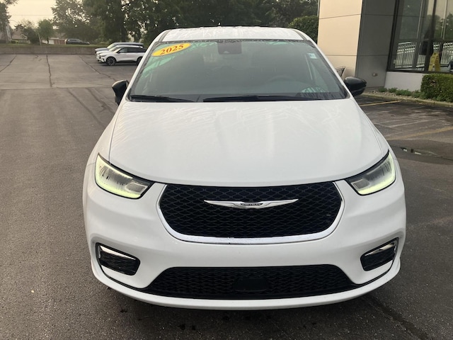 2025 Chrysler Pacifica