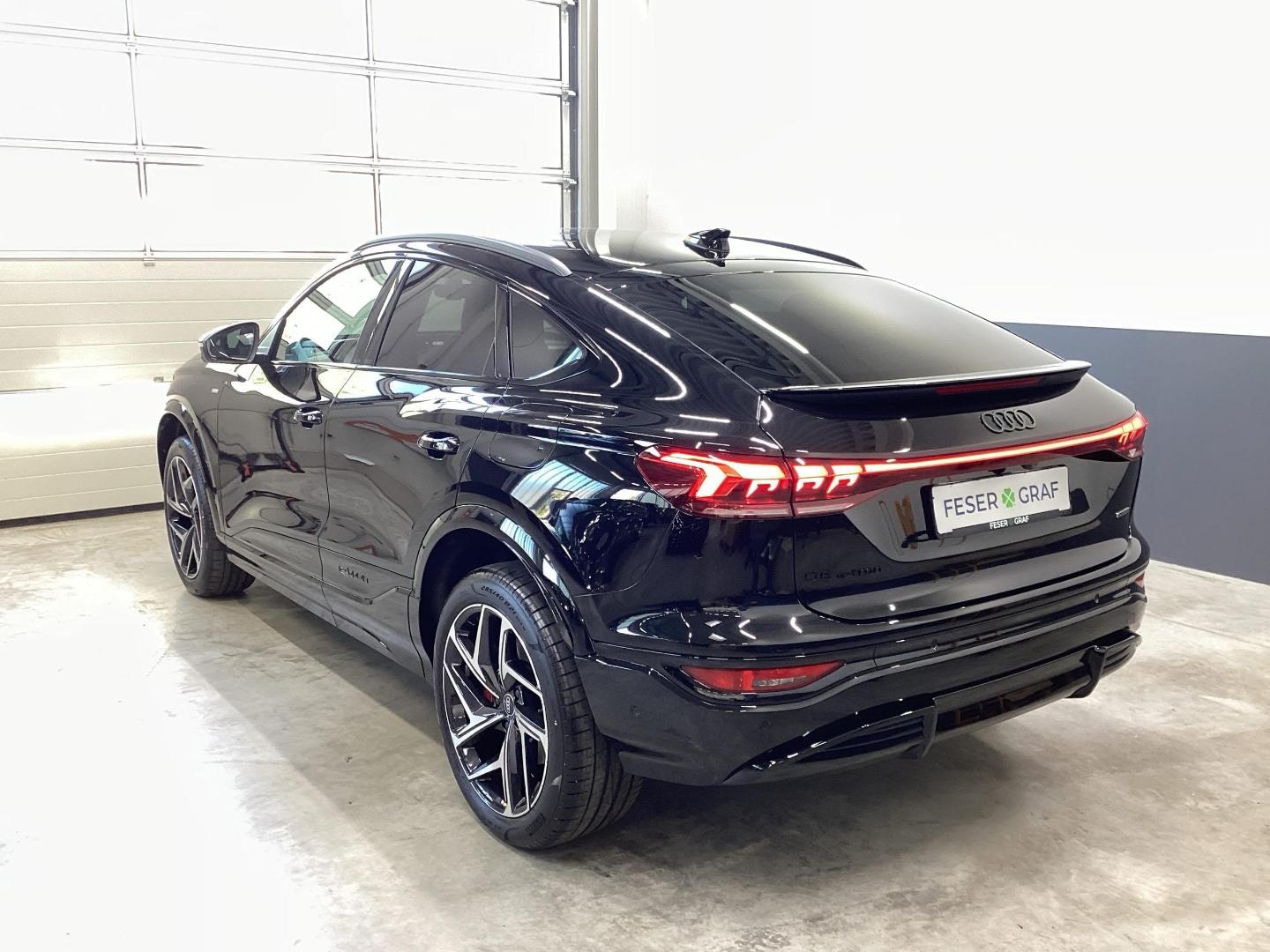 Bild über Audi Q6 Sportback e-tron S line business e-tron quattro 315 kW - für weitere Informationen kontaktieren Sie den Audi Partner