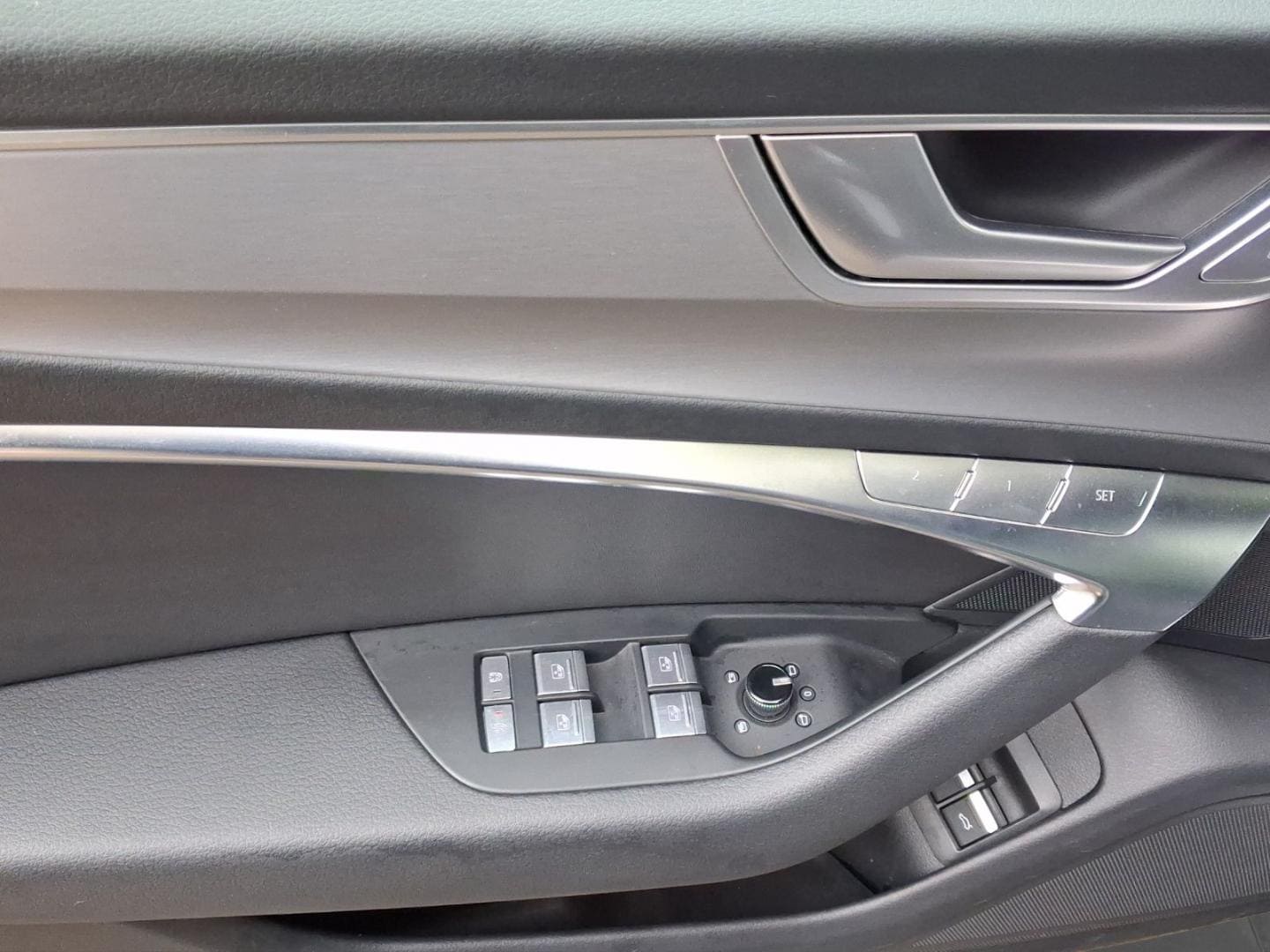 Bild über Audi A6 Avant TFSI e S line 55 TFSI e quattro S tronic - für weitere Informationen kontaktieren Sie den Audi Partner