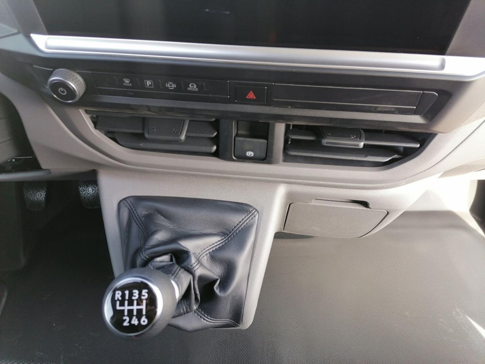Volkswagen Transporter Kasten kurzer Radstand – Bild 15