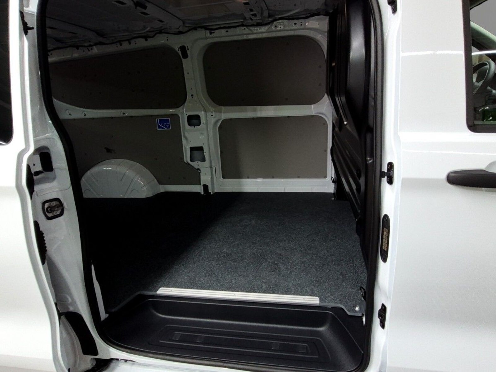 Volkswagen Transporter Kasten langer Radstand – Bild 9