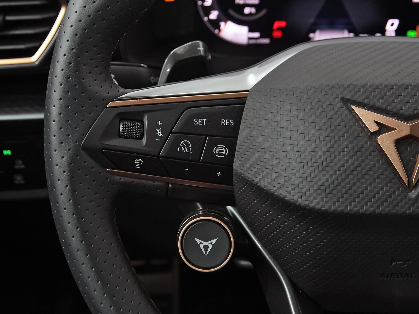 CUPRA Leon León 1.5 eTSI DSG 110 kW (150 CV) — photo 16