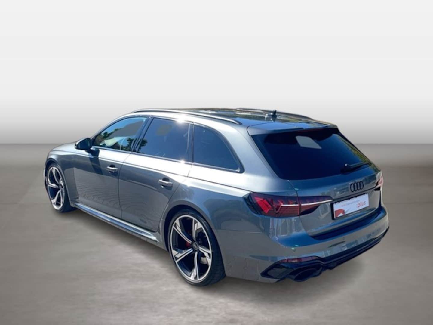 Bild über Audi RS 4 Avant TFSI quattro tiptronic - für weitere Informationen kontaktieren Sie den Audi Partner