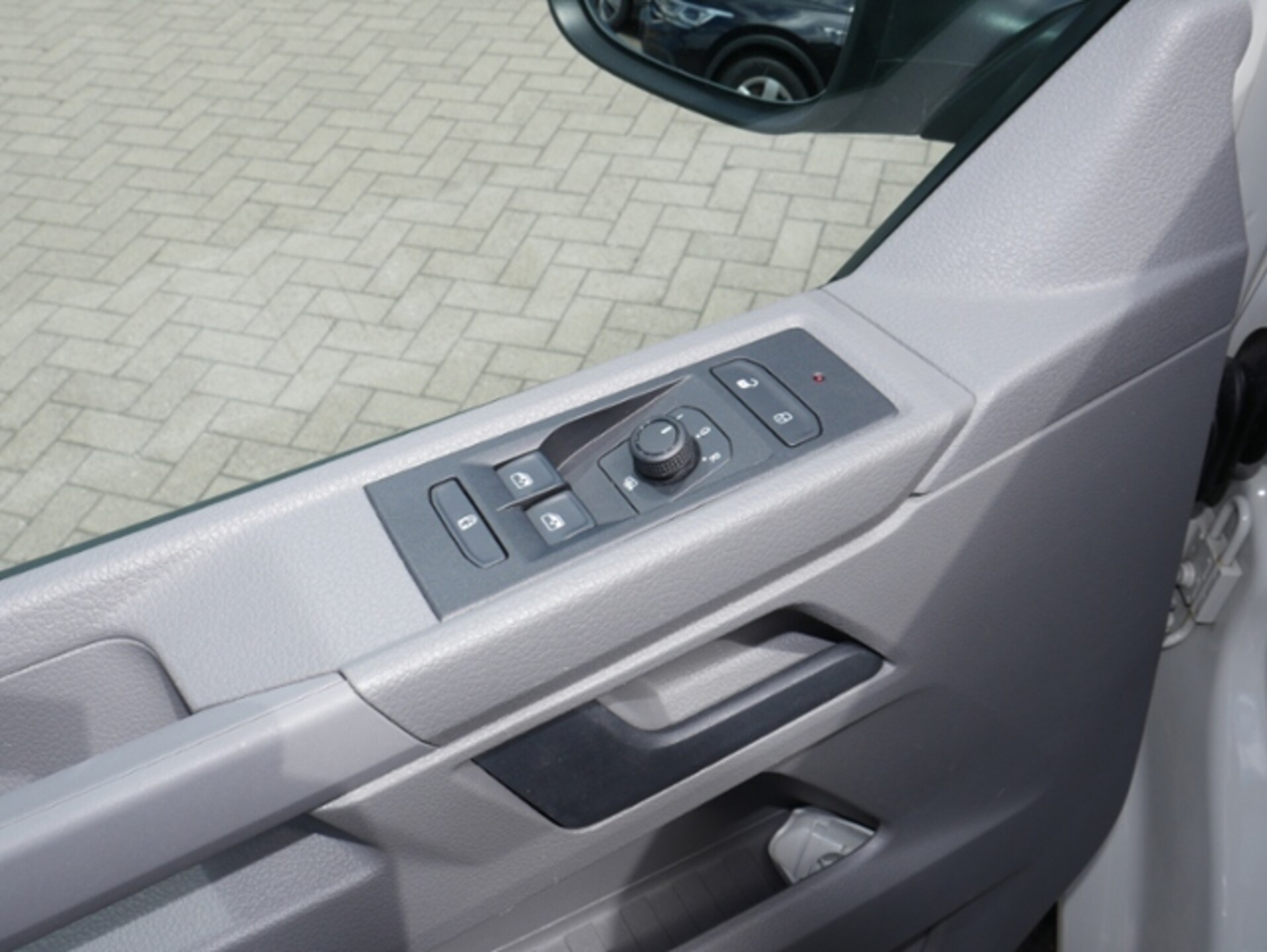 Volkswagen T6.1 Transporter Kombi langer Radstand