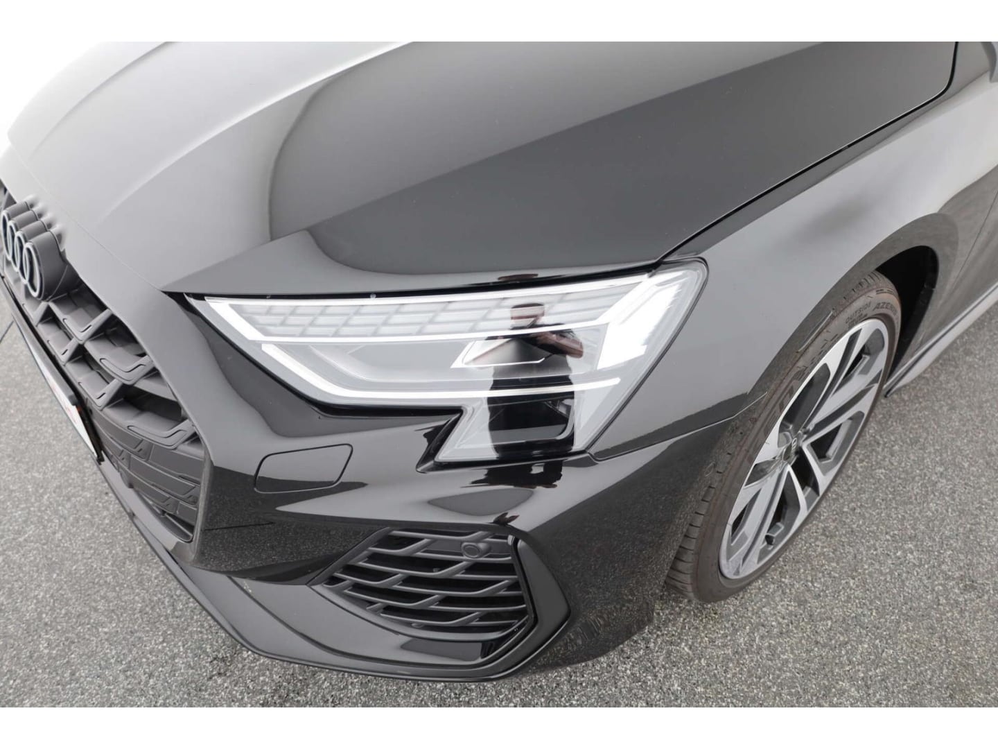 Bild über Audi S3 Limousine TFSI quattro S tronic - für weitere Informationen kontaktieren Sie den Audi Partner
