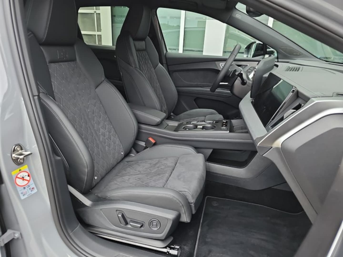Bild über Audi Q4 SUV e-tron e-tron quattro 220 kW - für weitere Informationen kontaktieren Sie den Audi Partner