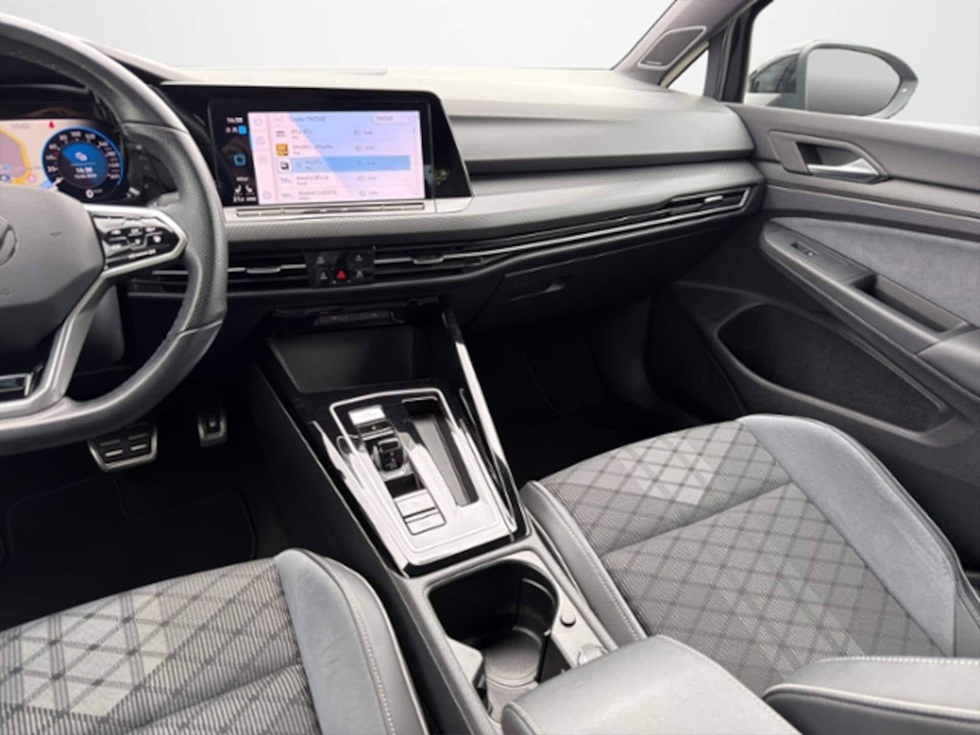 Volkswagen Golf R-Line