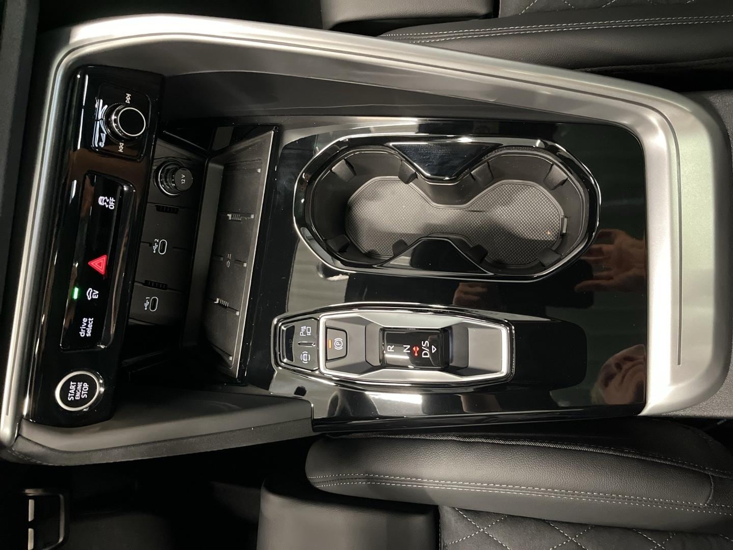 Bild über Audi Q5 SUV e-hybrid e-hybrid quattro S tronic - für weitere Informationen kontaktieren Sie den Audi Partner