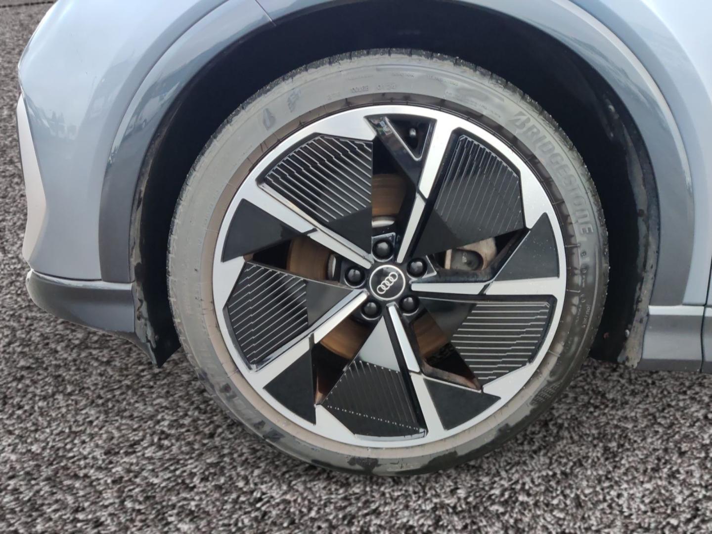 Bild über Audi Q4 e-tron 40 e-tron - für weitere Informationen kontaktieren Sie den Audi Partner