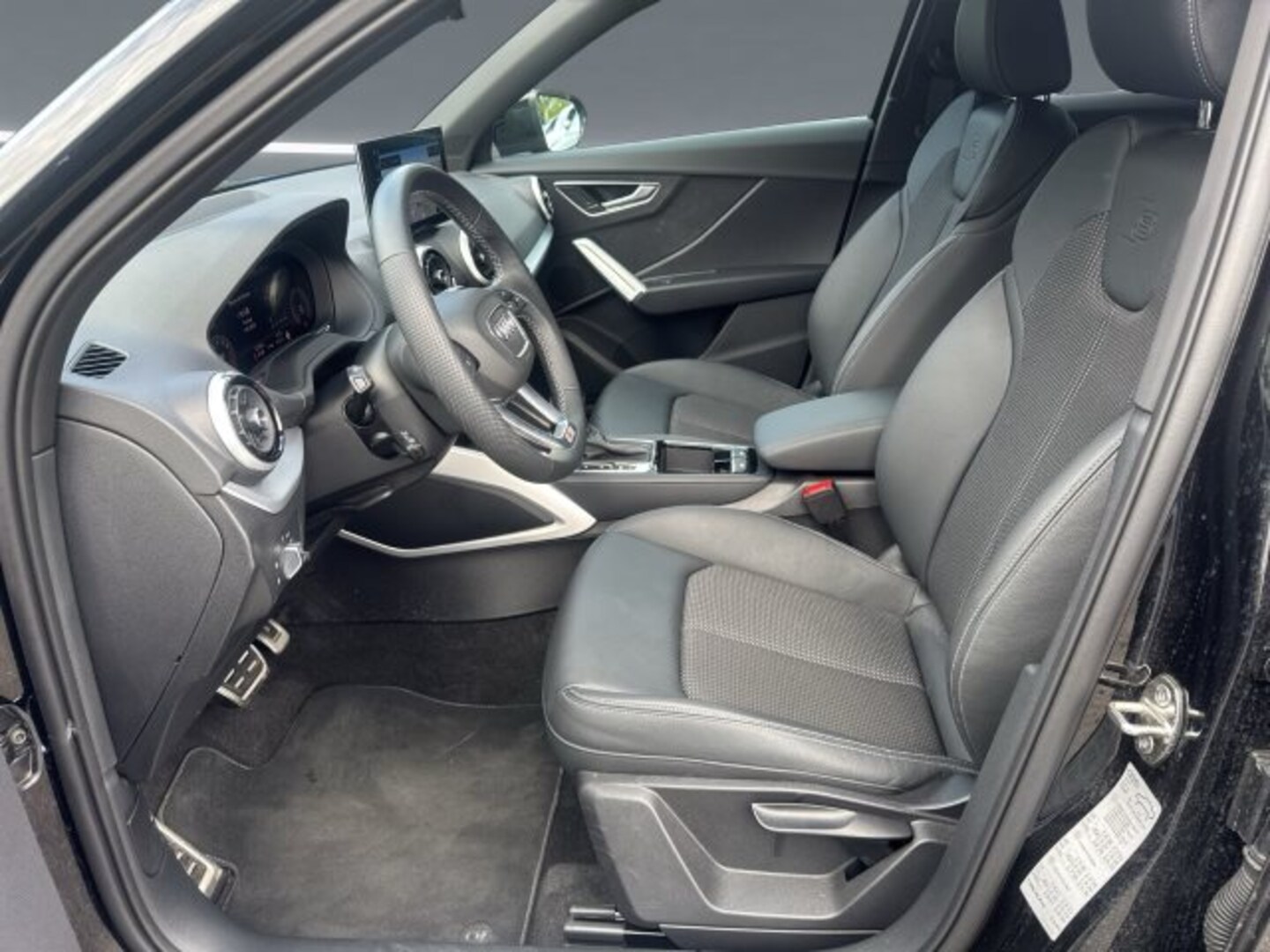 Bild über Audi Q2 S line 40 TFSI quattro S tronic - für weitere Informationen kontaktieren Sie den Audi Partner