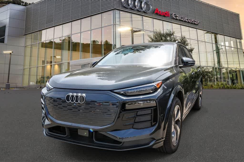 2025 Audi Q6 e-tron Premium Plus quattro's photo
