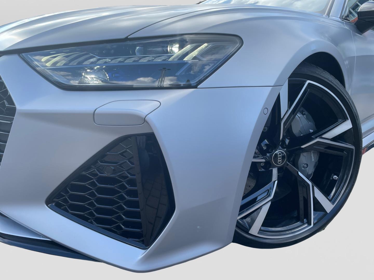 Bild über Audi RS 6 Avant performance TFSI quattro tiptronic - für weitere Informationen kontaktieren Sie den Audi Partner