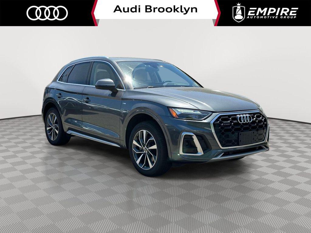 2022 Audi Q5 45 Premium's photo