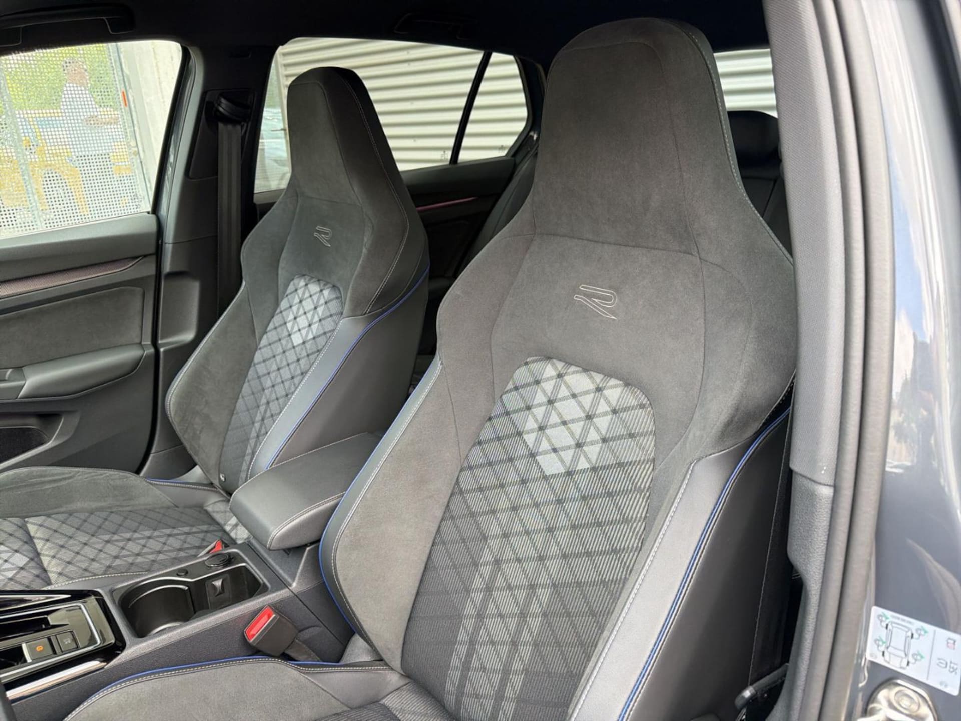 Volkswagen Golf R-Line