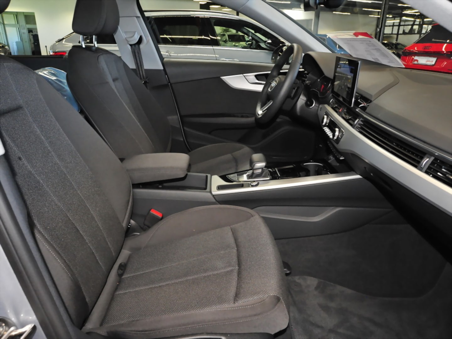 Bild über Audi A4 Avant advanced 30 TDI S tronic - für weitere Informationen kontaktieren Sie den Audi Partner