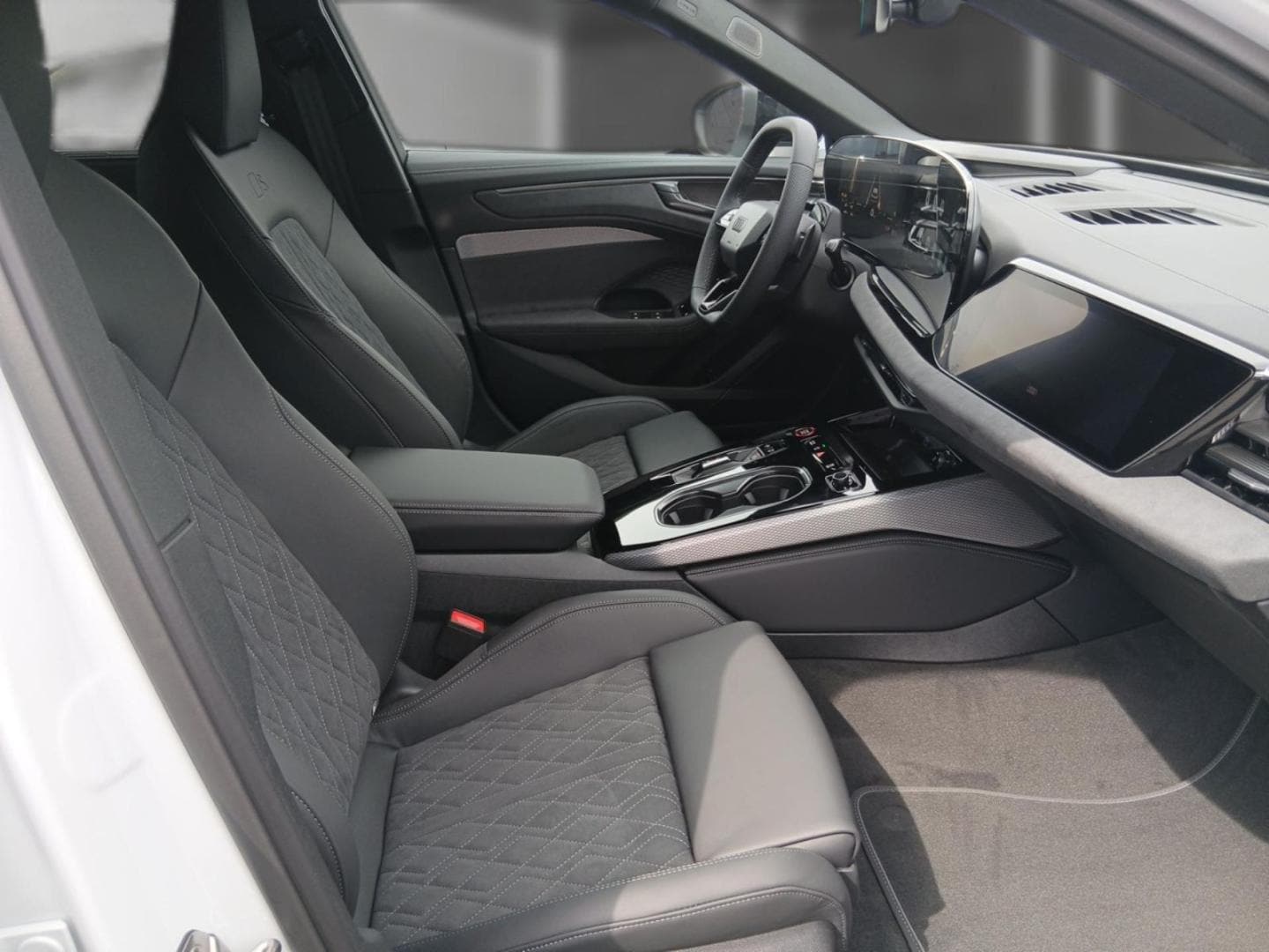 Bild über Audi A6 Avant e-hybrid edition one e-hybrid quattro 270 kW S tronic - für weitere Informationen kontaktieren Sie den Audi Partner