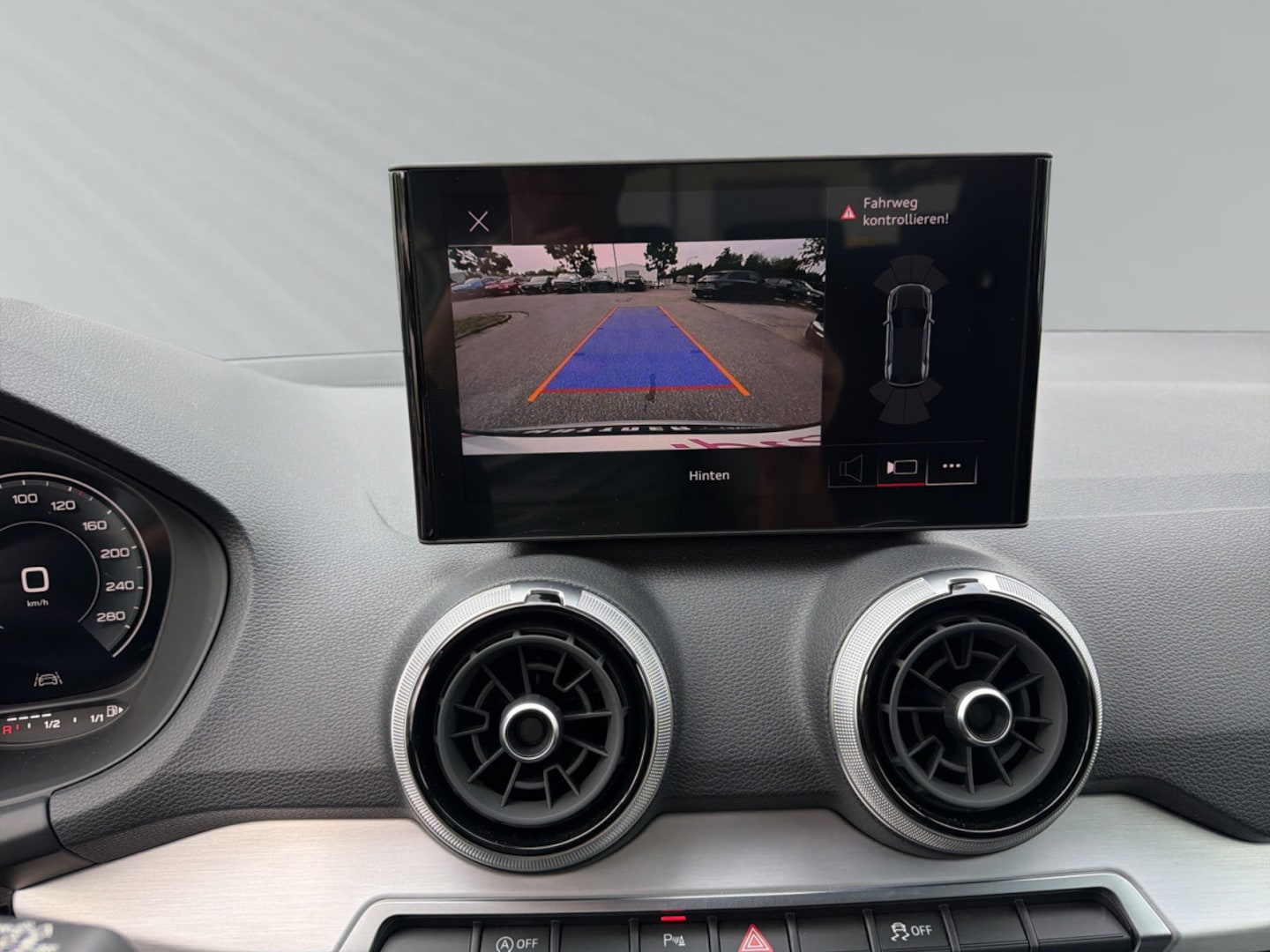 Bild über Audi Q2 S line 35 TDI S tronic - für weitere Informationen kontaktieren Sie den Audi Partner