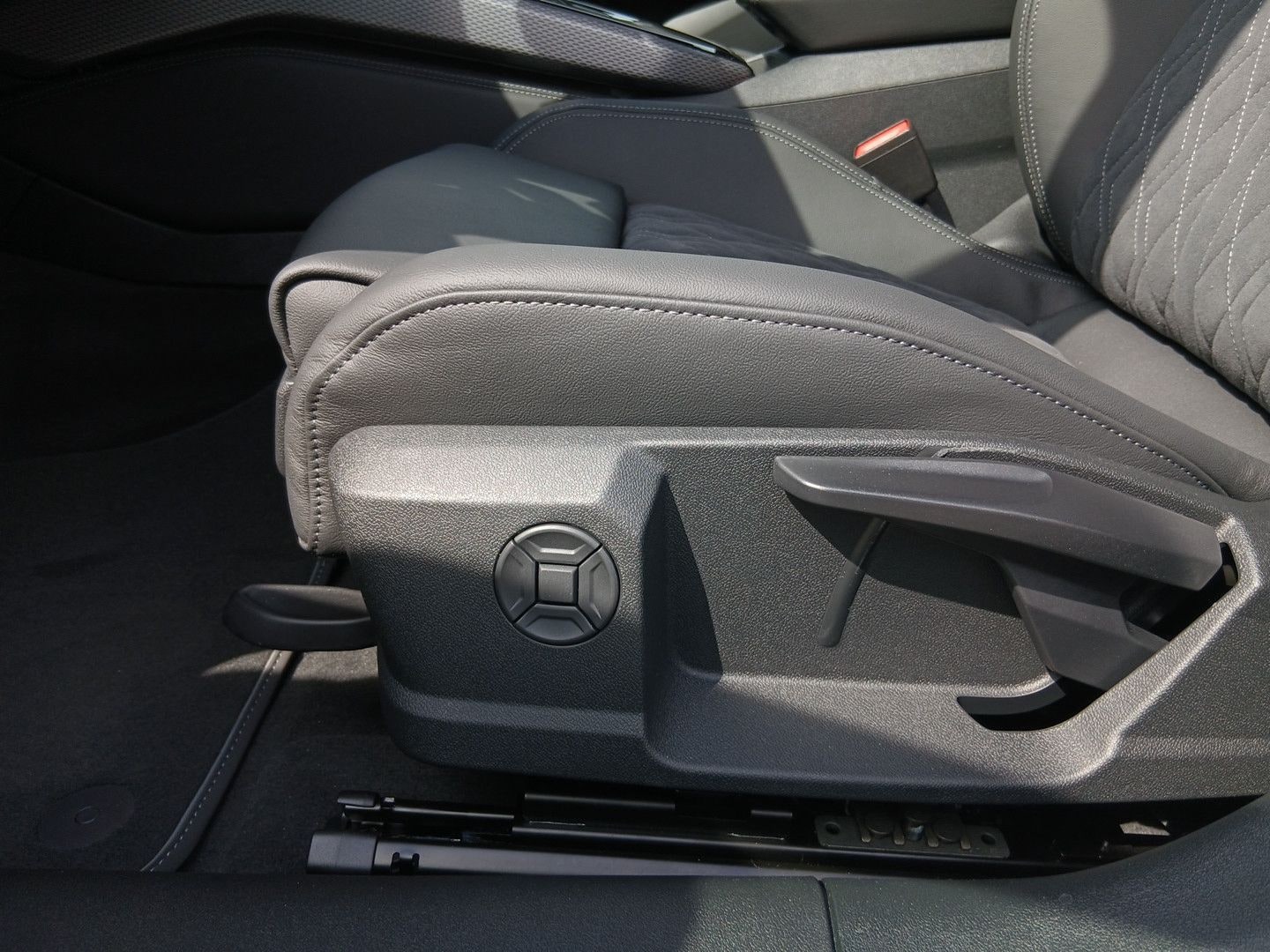 Bild über Audi A6 Avant e-hybrid edition one e-hybrid quattro 270 kW S tronic - für weitere Informationen kontaktieren Sie den Audi Partner