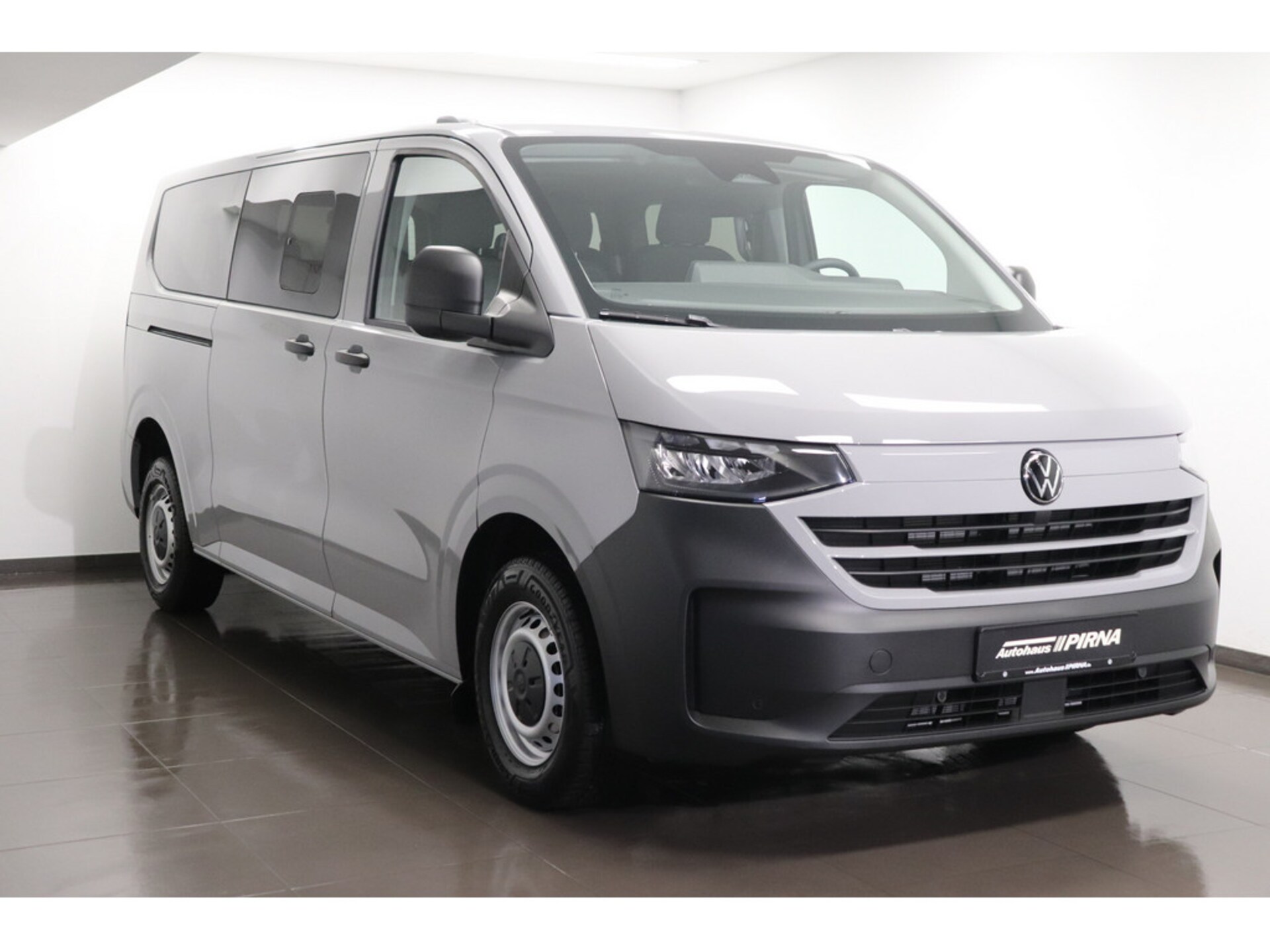 Volkswagen Transporter Kombi langer Radstand