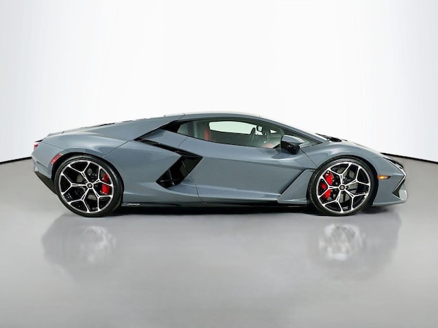 2024 Lamborghini Revuelto