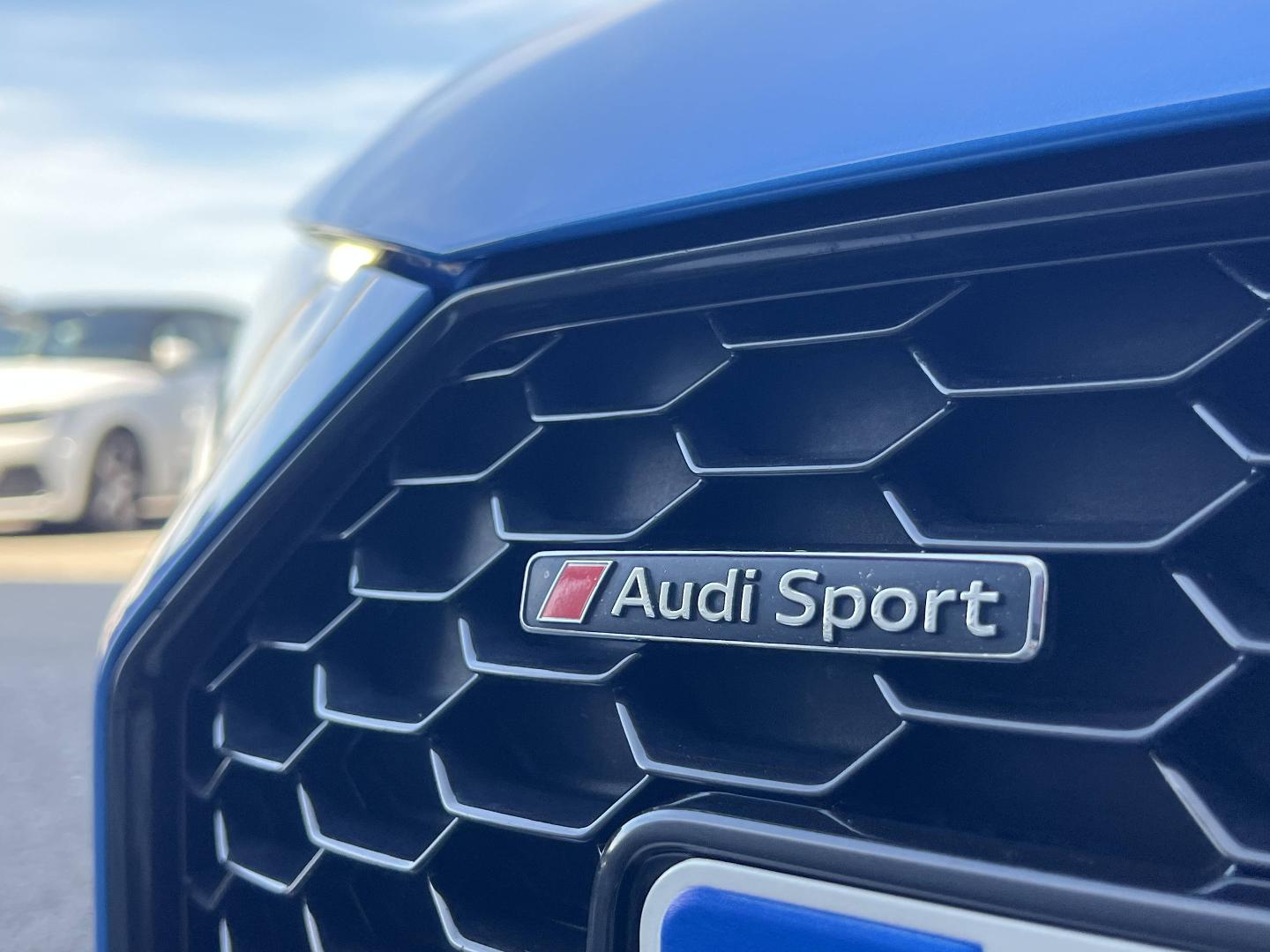 Image about Audi R8 Spyder R8 Spyder V10 plus 5.2 FSI quattro 449 kW (610 ch) S tronic