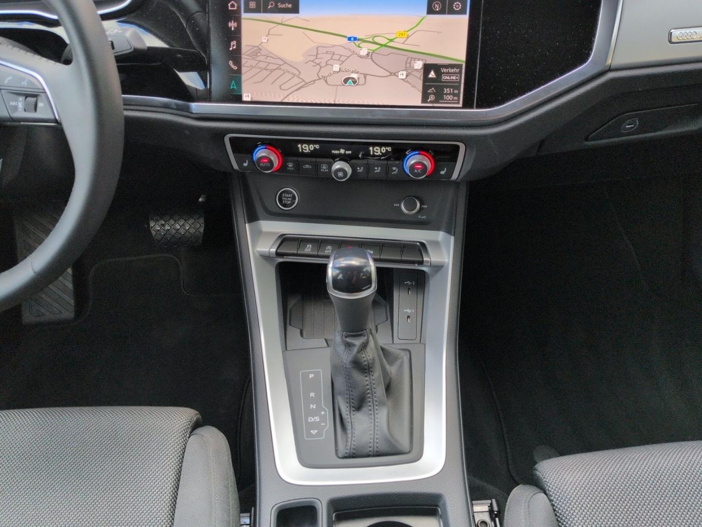 Bild über Audi Q3 TFSI 110 kW S tronic - für weitere Informationen kontaktieren Sie den Audi Partner