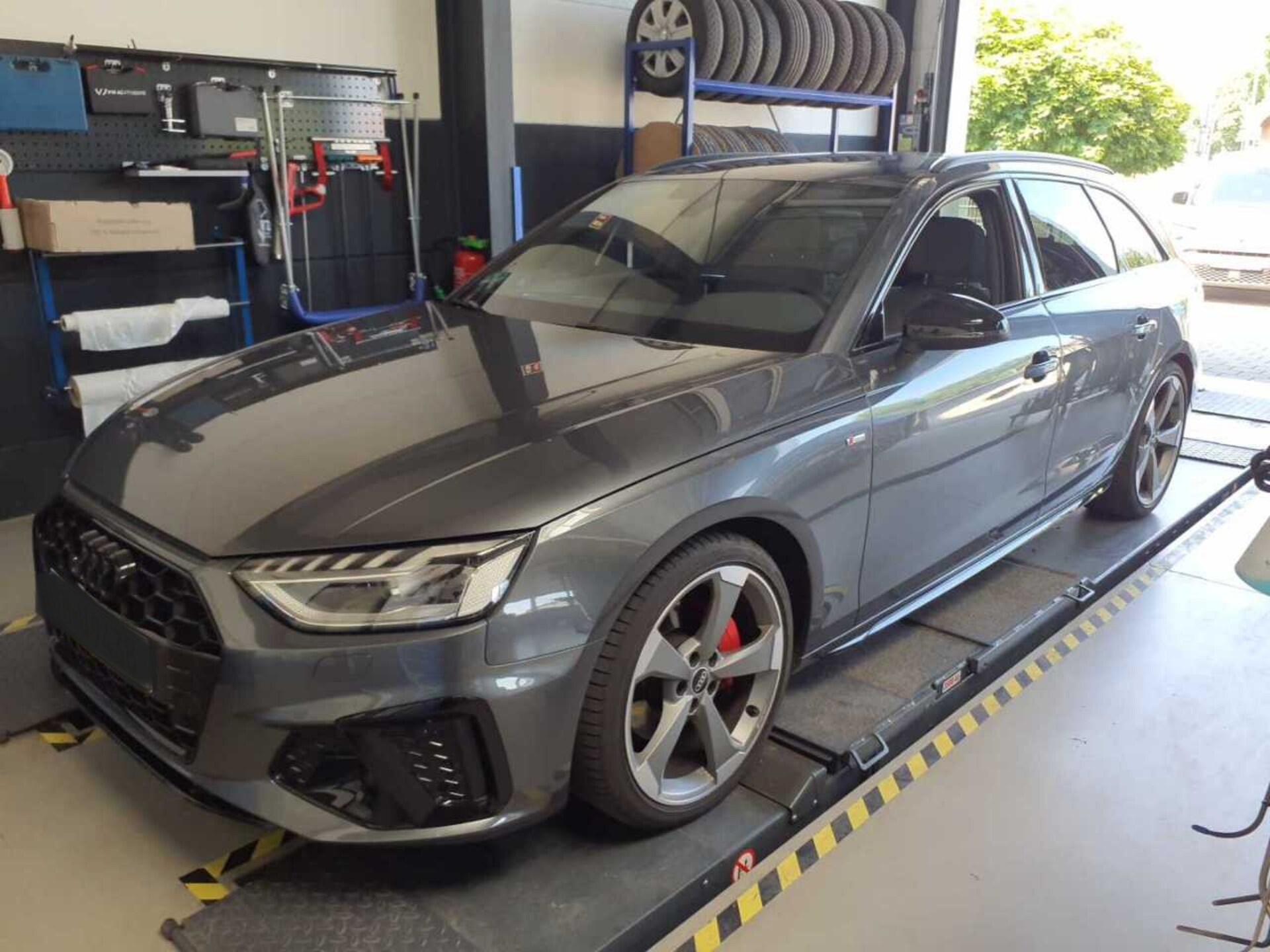 Audi A4 Avant S line
