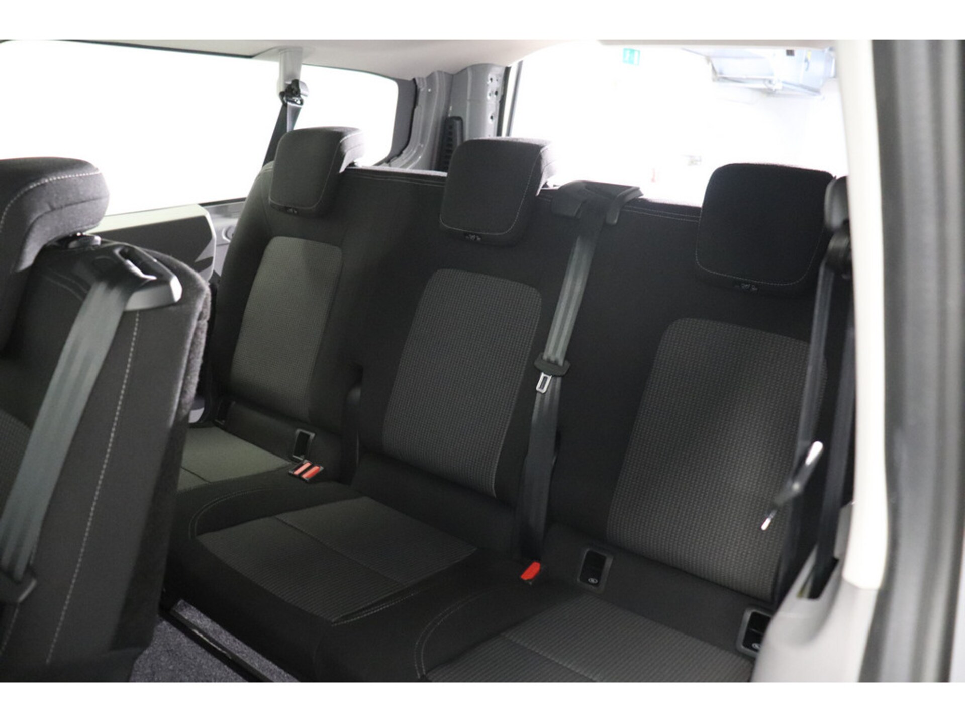 Volkswagen Transporter Kombi langer Radstand