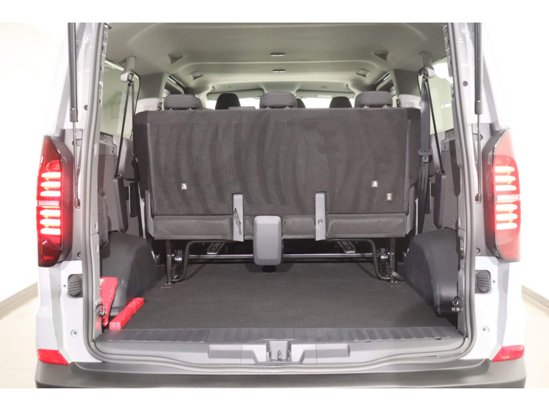 Volkswagen Transporter Kombi langer Radstand