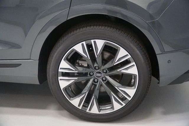 2026 Audi Q8 Premium Plus - Photo 7