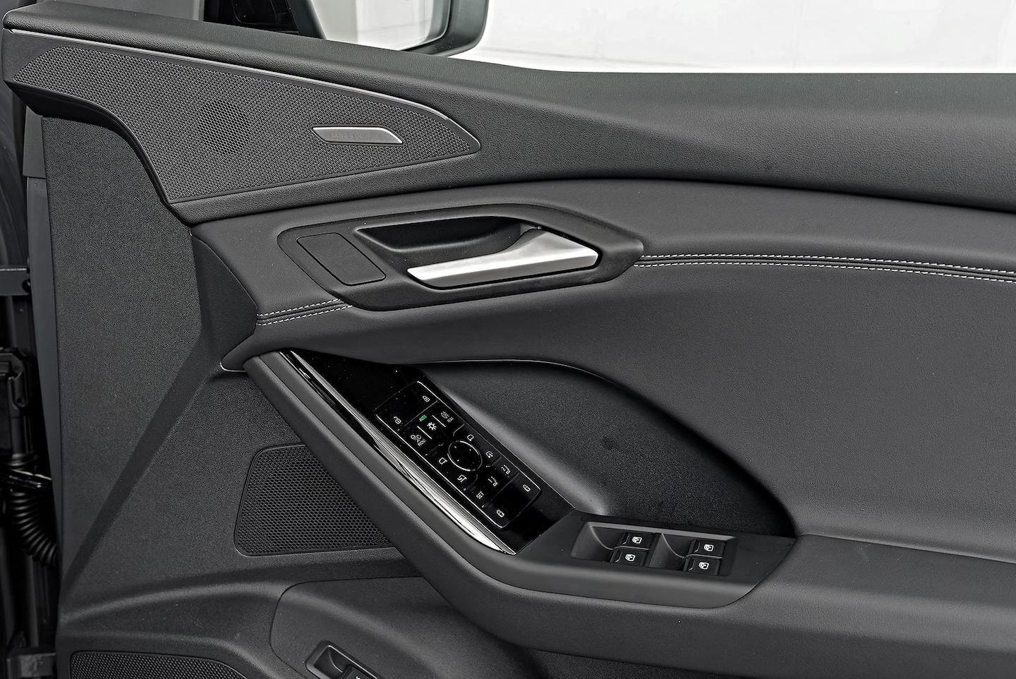 Image about Audi Q6 SUV e-tron e-tron quattro