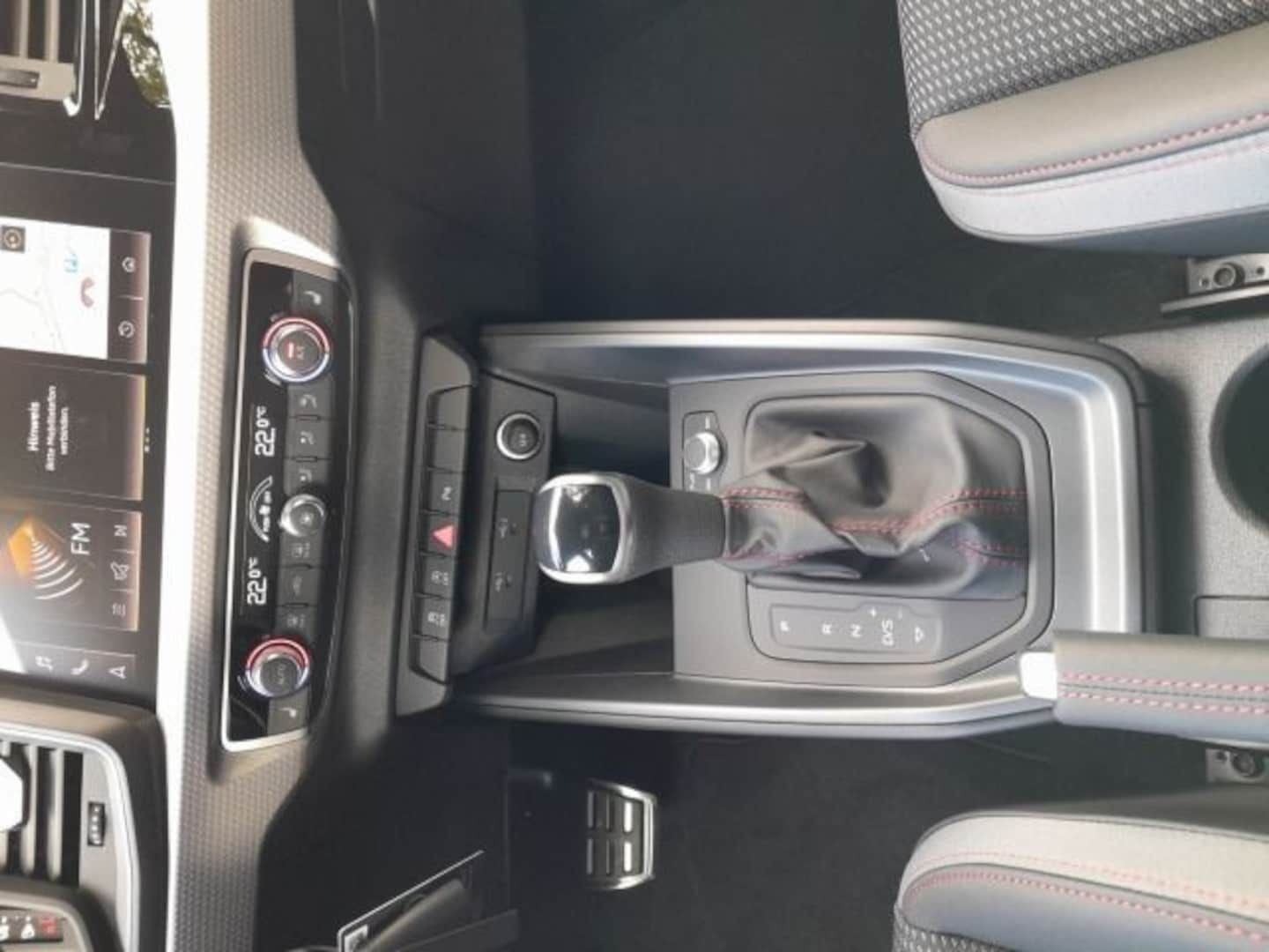 Bild über Audi A1 Sportback S line 30 TFSI S tronic - für weitere Informationen kontaktieren Sie den Audi Partner