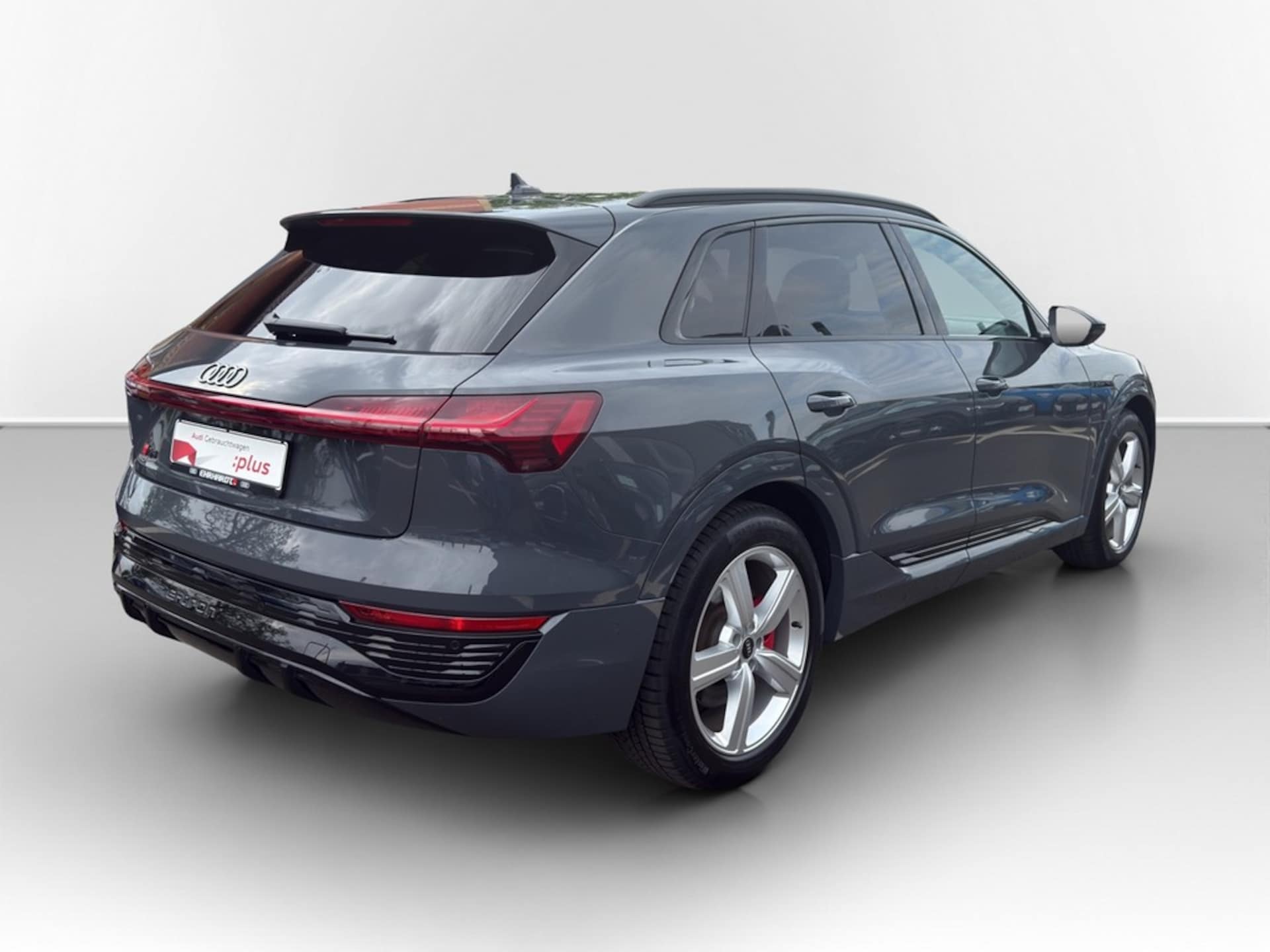 Audi Q8 e-tron S line