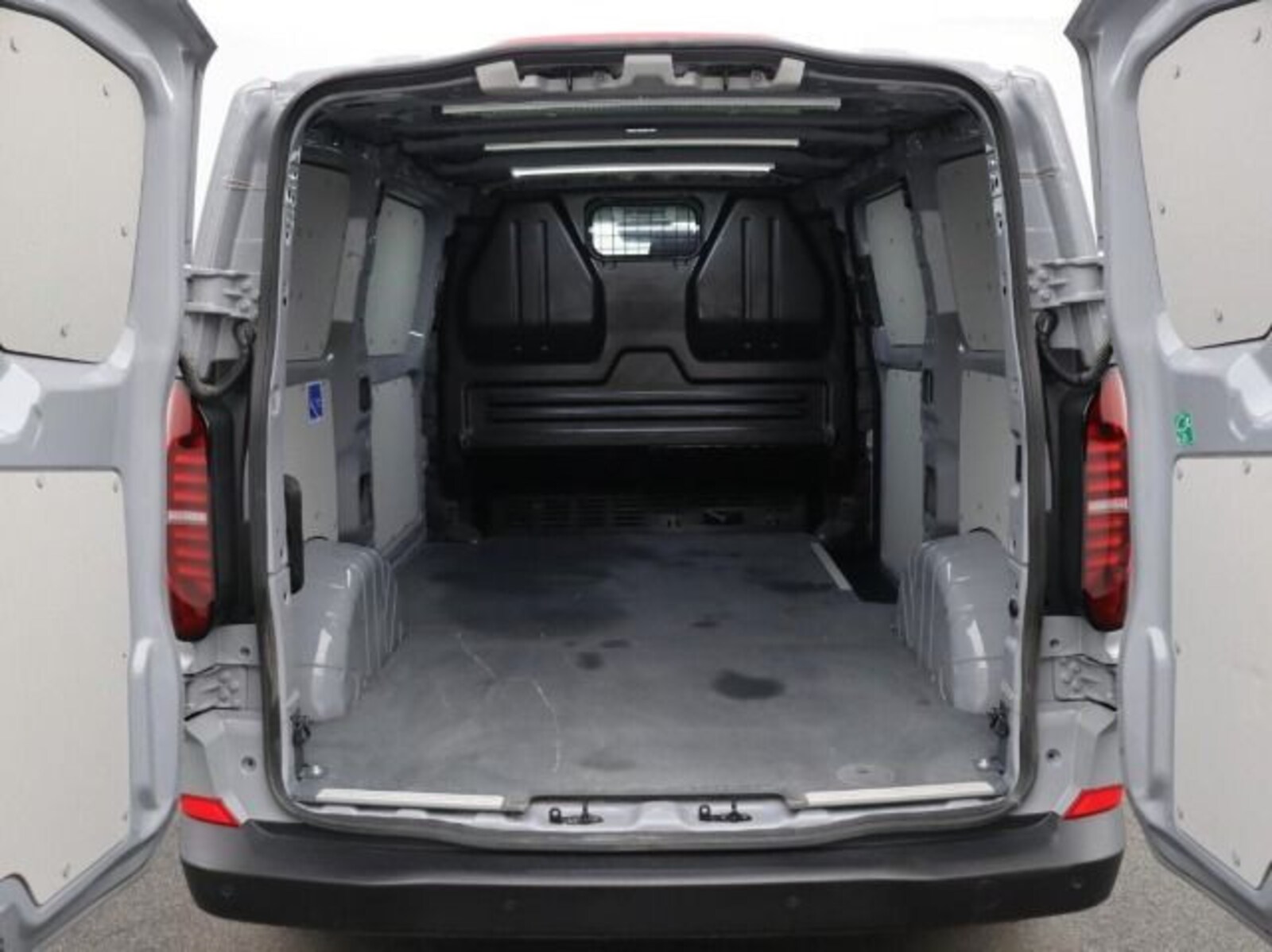 Volkswagen Transporter Kasten kurzer Radstand – Bild 9