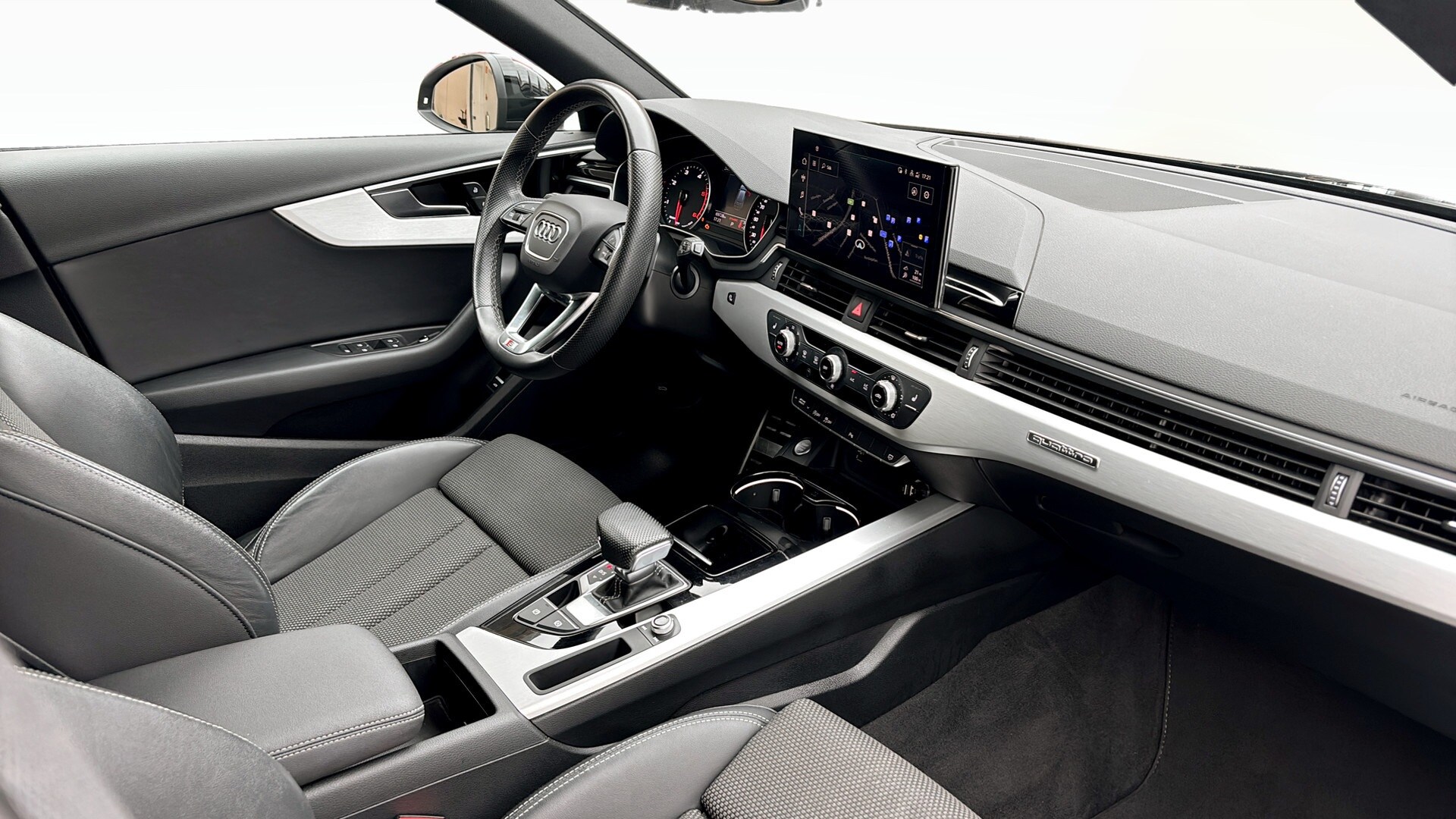 Image about Audi A4 Avant A4 Avant 40 TDI quattro S line 204 hk S tronic