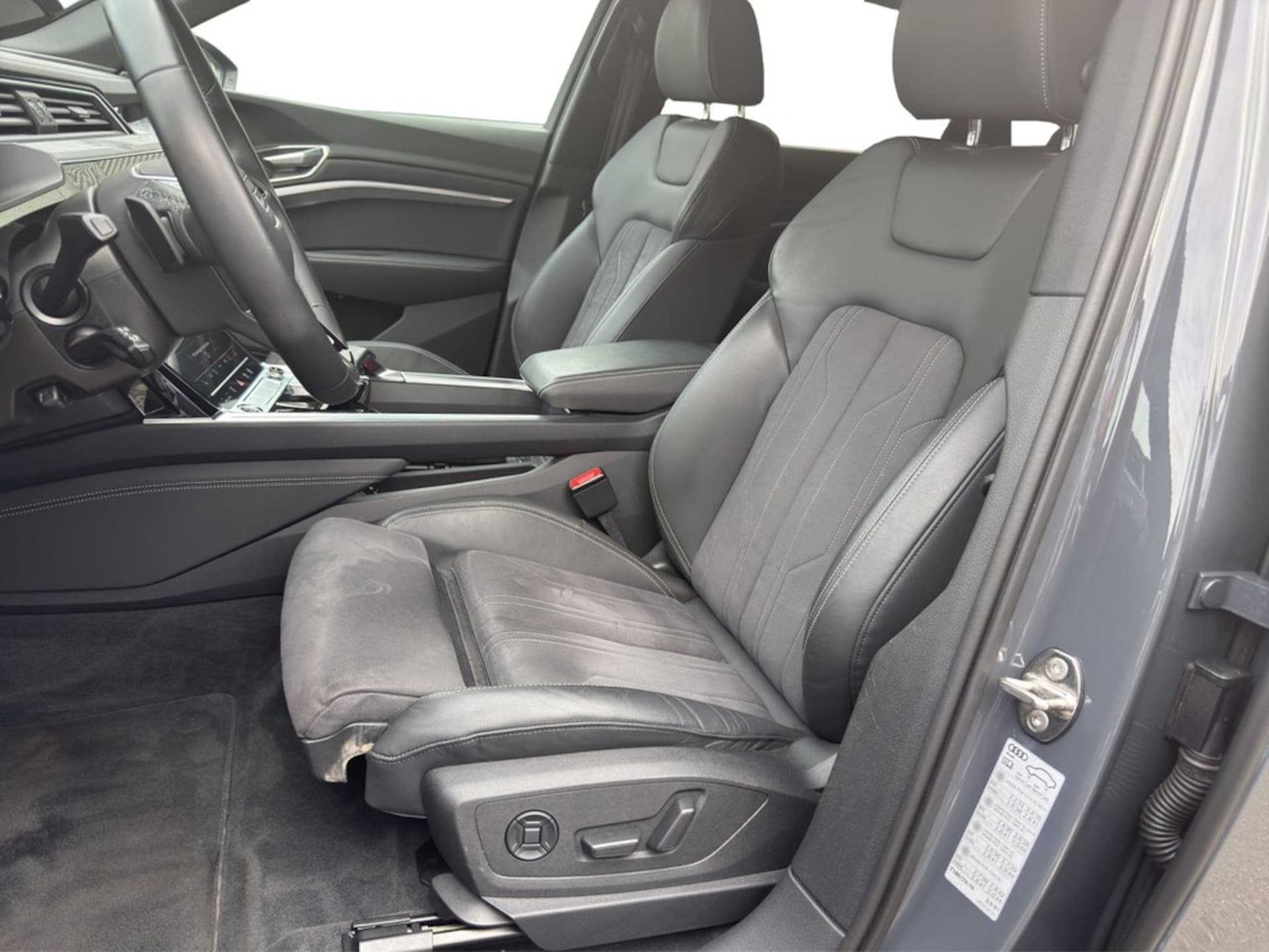Audi Q8 e-tron S line