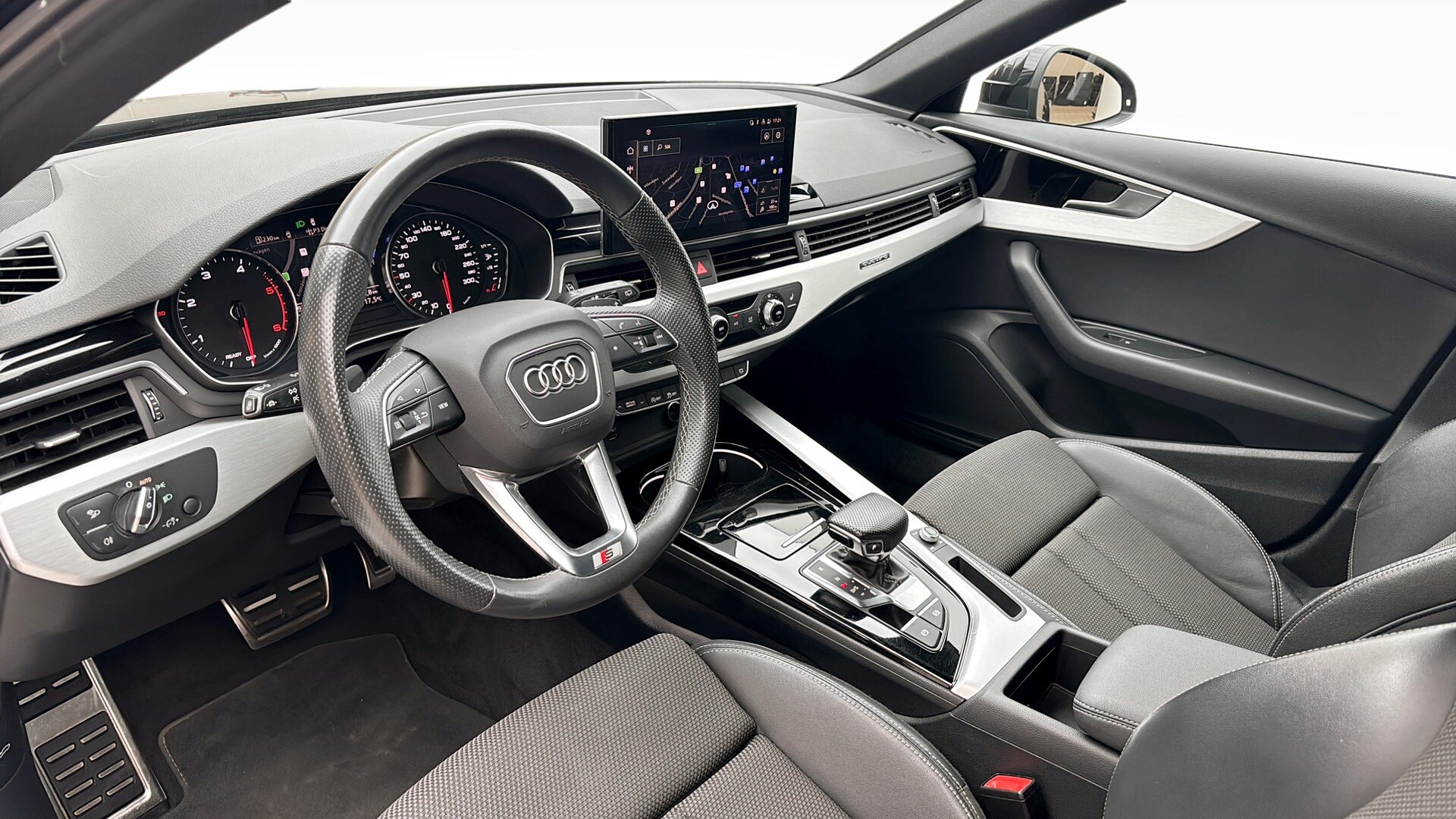 Image about Audi A4 Avant A4 Avant 40 TDI quattro S line 204 hk S tronic