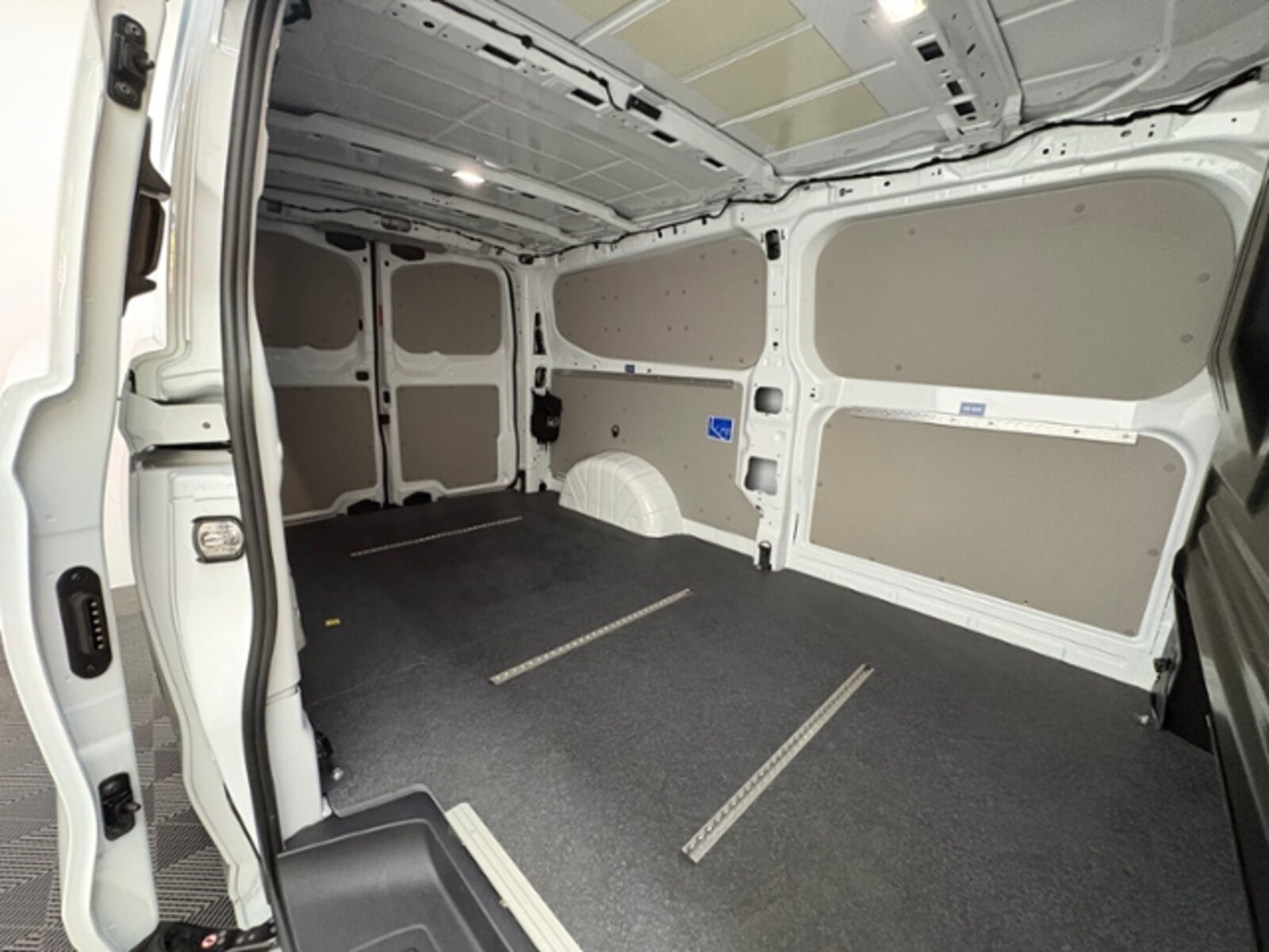 Volkswagen Transporter Kasten langer Radstand – Bild 8