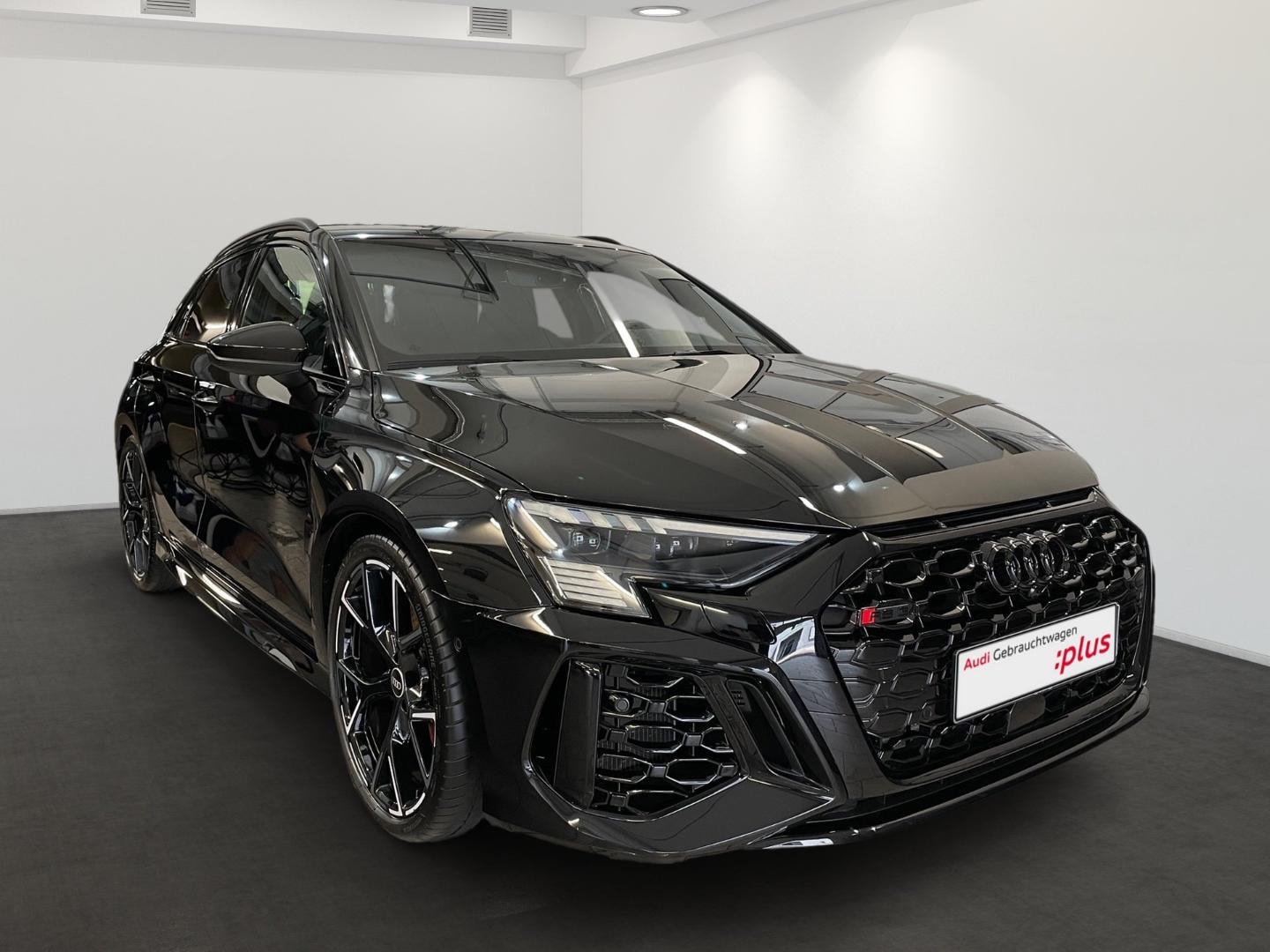 Bild über Audi RS 3 Sportback TFSI quattro S tronic - für weitere Informationen kontaktieren Sie den Audi Partner