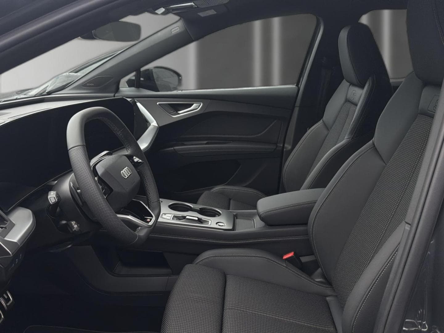 Bild über Audi Q4 SUV e-tron e-tron quattro 220 kW - für weitere Informationen kontaktieren Sie den Audi Partner