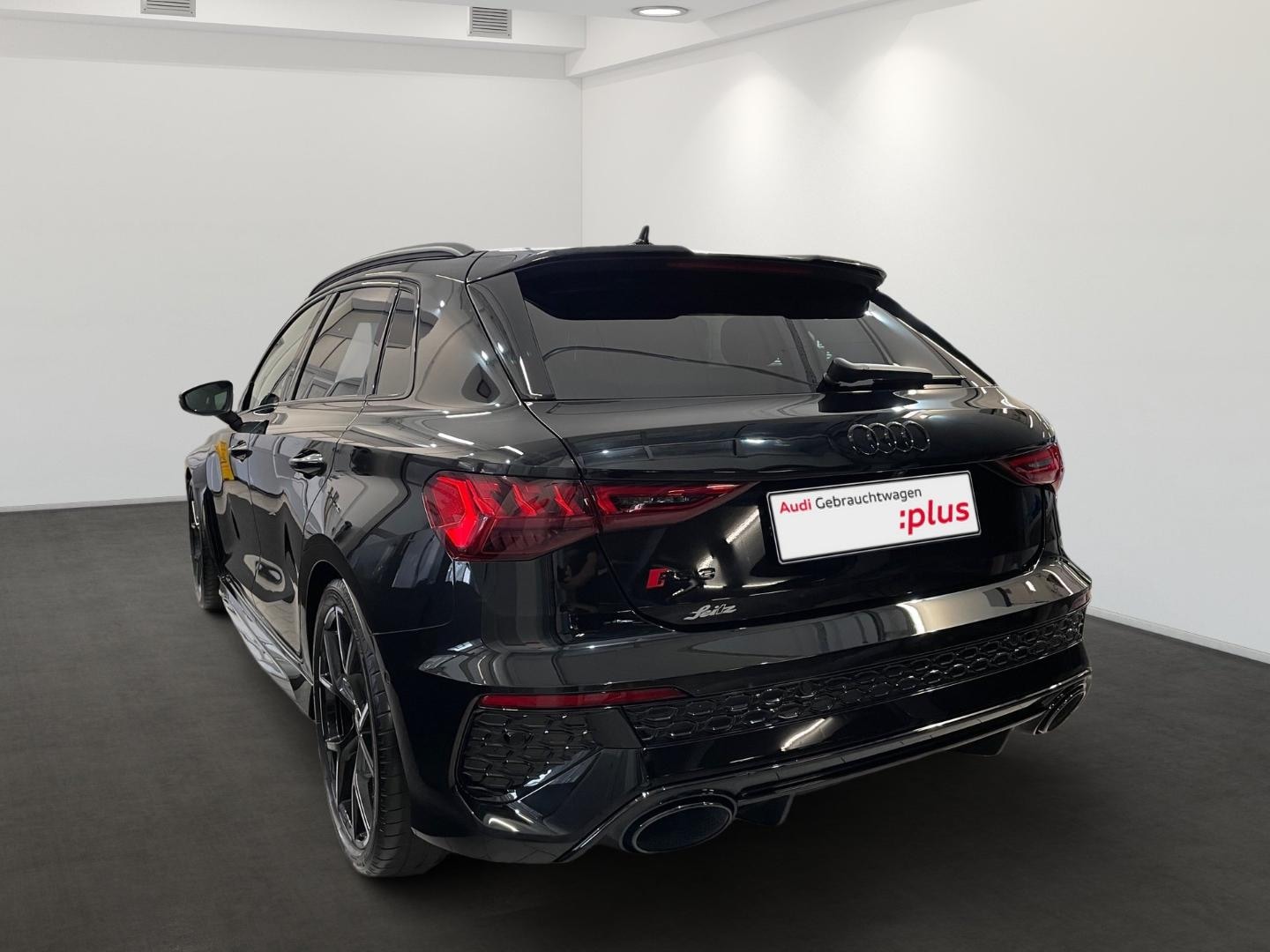 Bild über Audi RS 3 Sportback TFSI quattro S tronic - für weitere Informationen kontaktieren Sie den Audi Partner