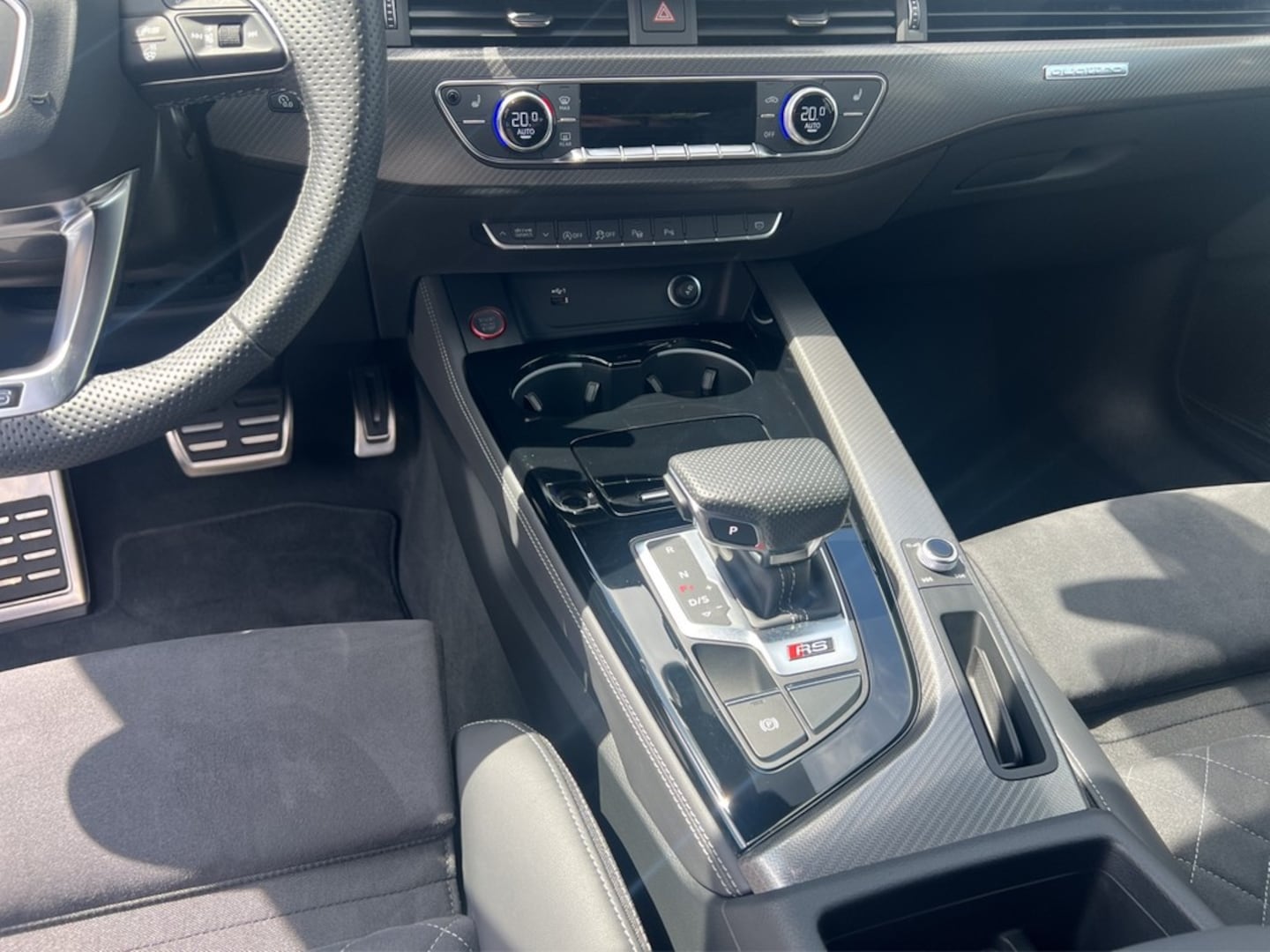 Bild über Audi RS 4 Avant TFSI quattro tiptronic - für weitere Informationen kontaktieren Sie den Audi Partner