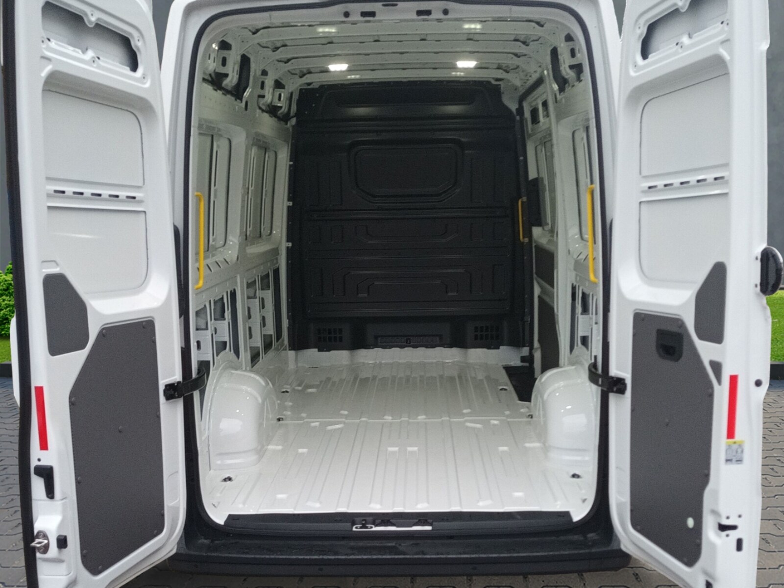 Volkswagen Crafter Kasten mittlerer Radstand – Bild 5