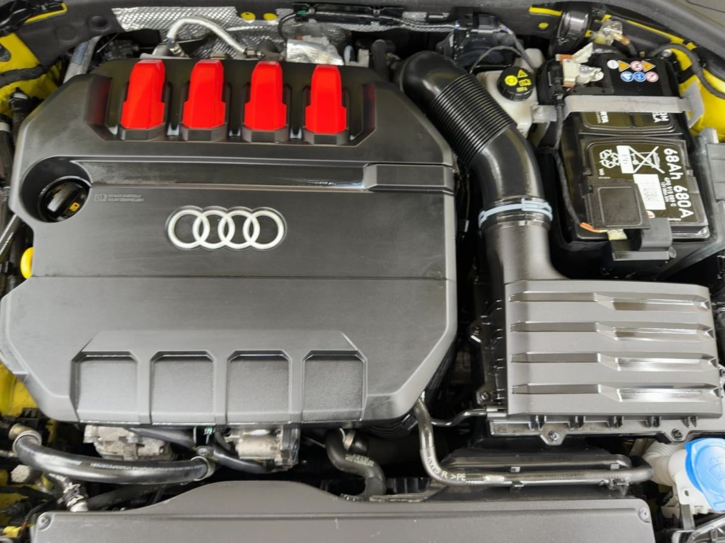Bild über Audi S3 Sportback TFSI quattro S tronic - für weitere Informationen kontaktieren Sie den Audi Partner