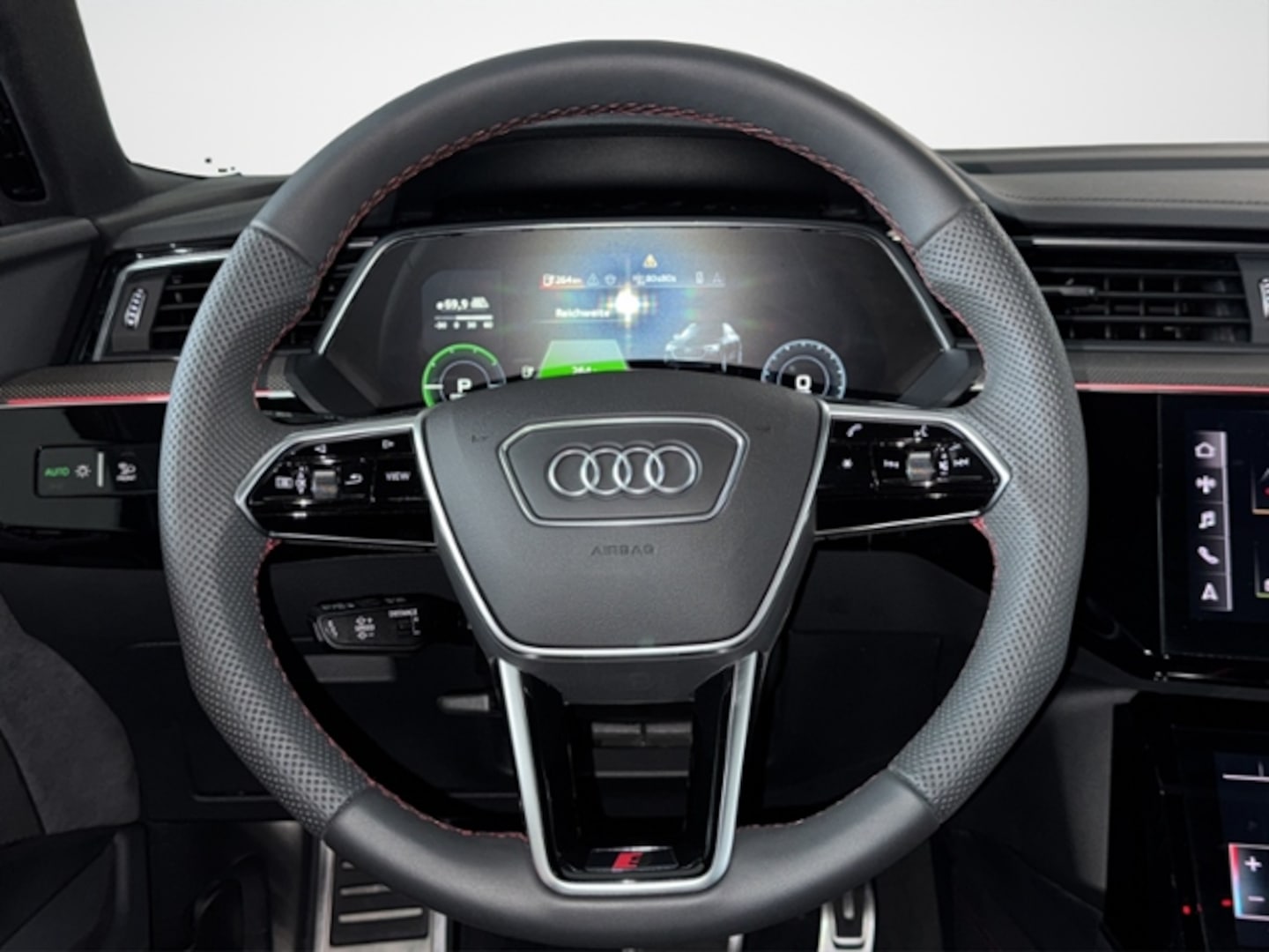 Bild über Audi Q8 Sportback e-tron S line 55 e-tron quattro - für weitere Informationen kontaktieren Sie den Audi Partner