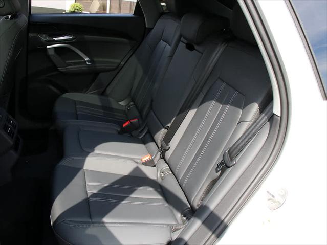 2025 AUDI Q5 - Image 13