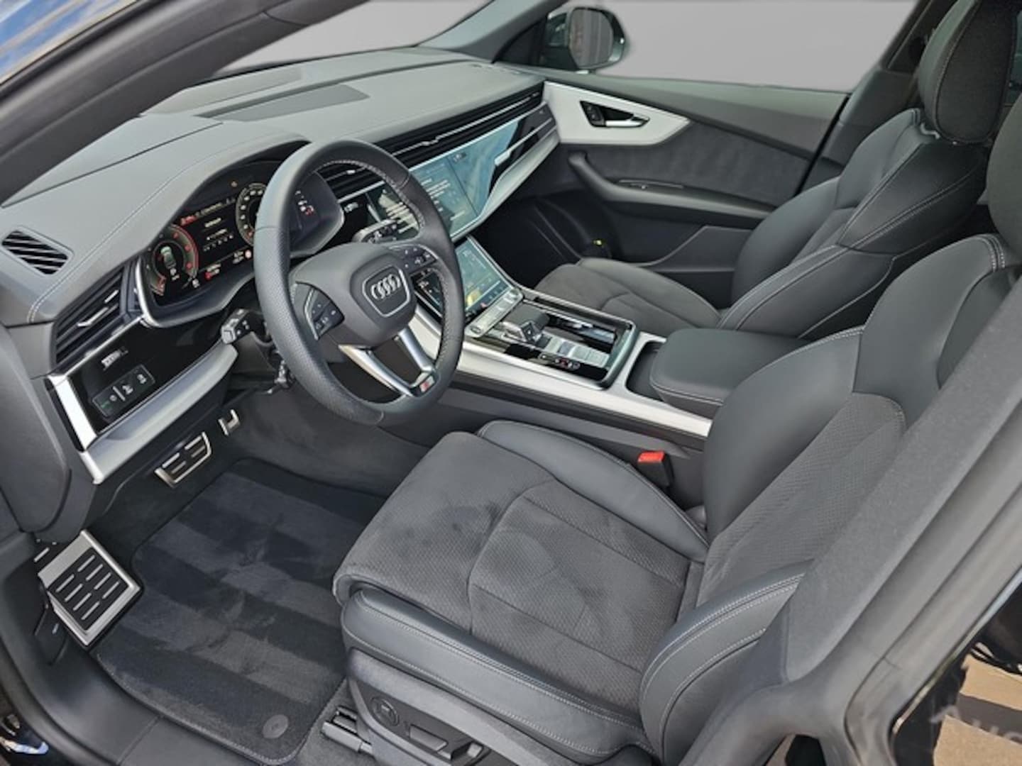 Bild über Audi Q8 SUV S line business TDI quattro 210 kW tiptronic - für weitere Informationen kontaktieren Sie den Audi Partner